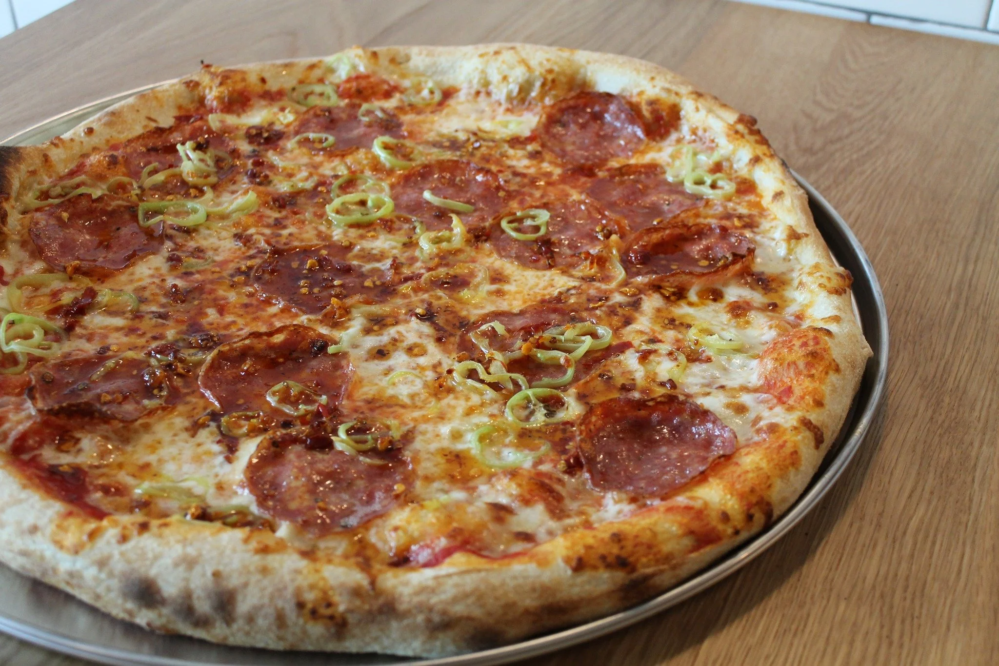 Spice up your Thursday night! 😋

Diavolo | salami, Calabrian chiles, banana peppers, hot honey, Andiamo cheese blend, tomato sauce