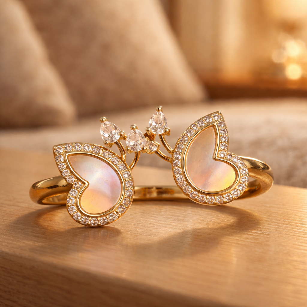 Heart's Embrace Nacre (Mother of Pearl) Bracelet