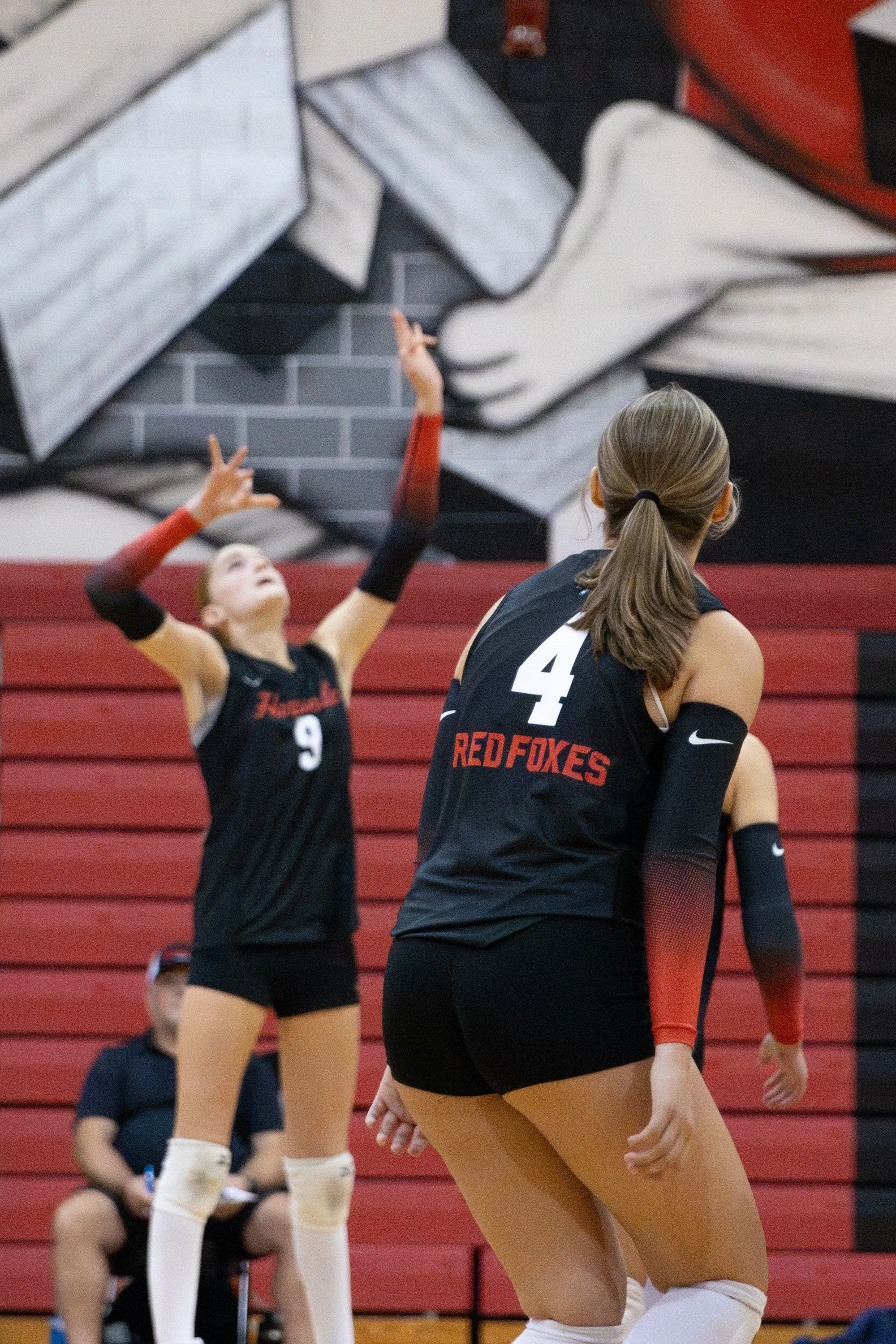 HHSvball8-14-200.jpg
