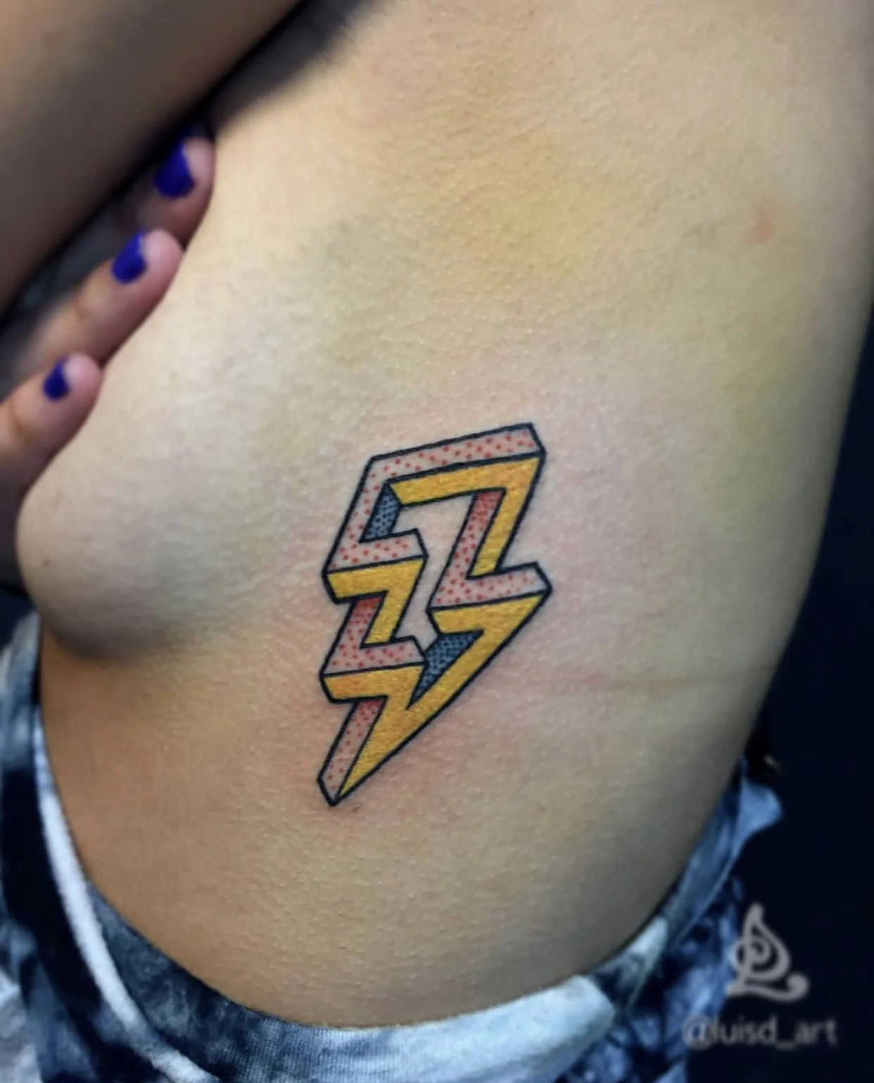 Color comic-style lightning-bolt upper-arm tattoo by Luis Dajer.