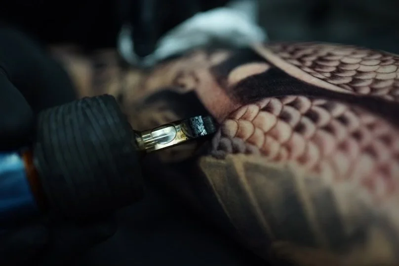 Luis Dajer engraving a detailed design into leather with a rotary tool.