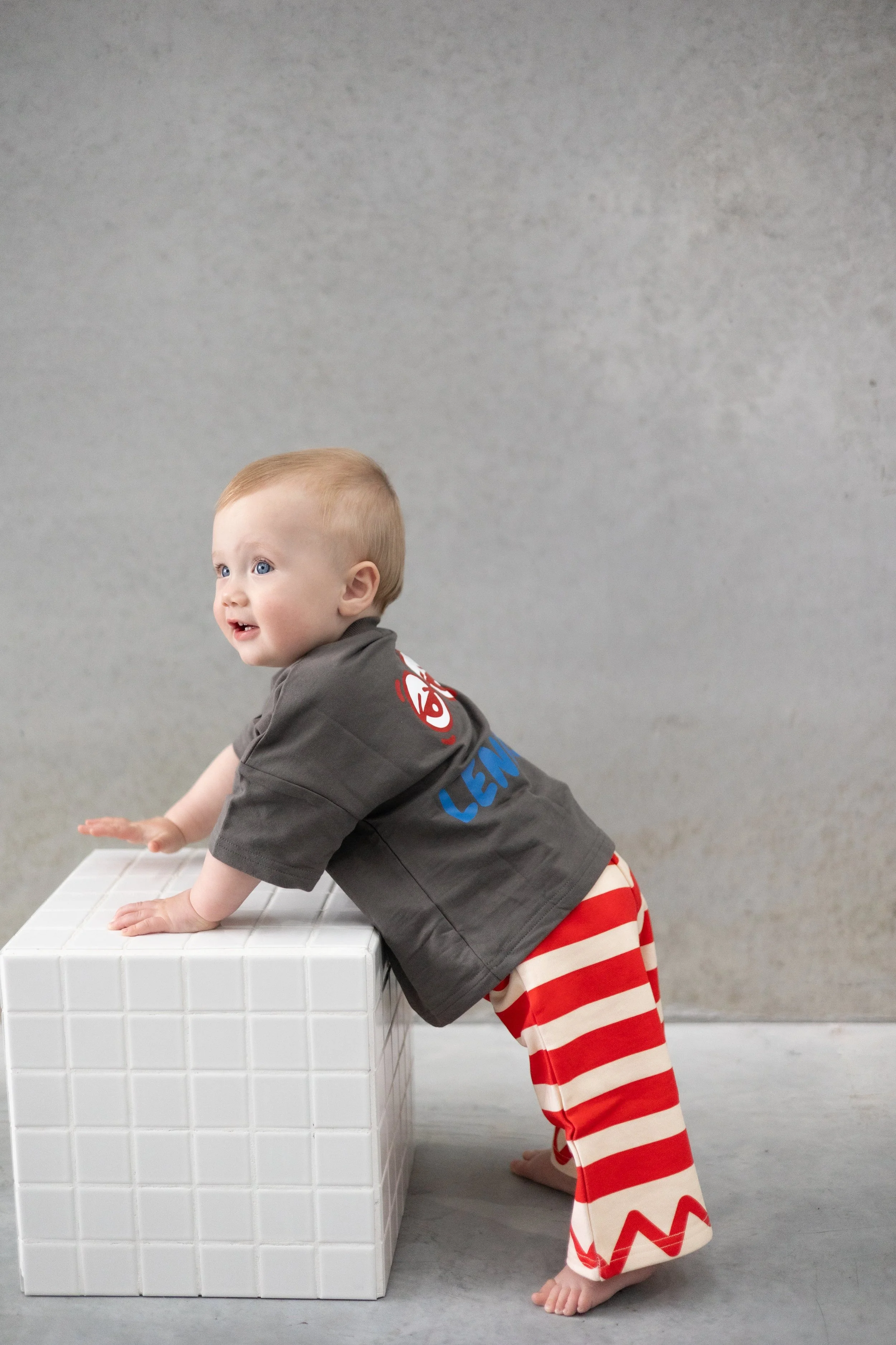 kids_red_pants.jpg