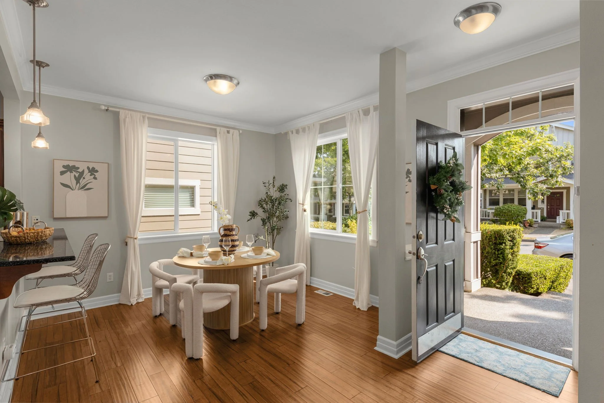 7-web-or-mls-1919-25th-ave-ne.jpg
