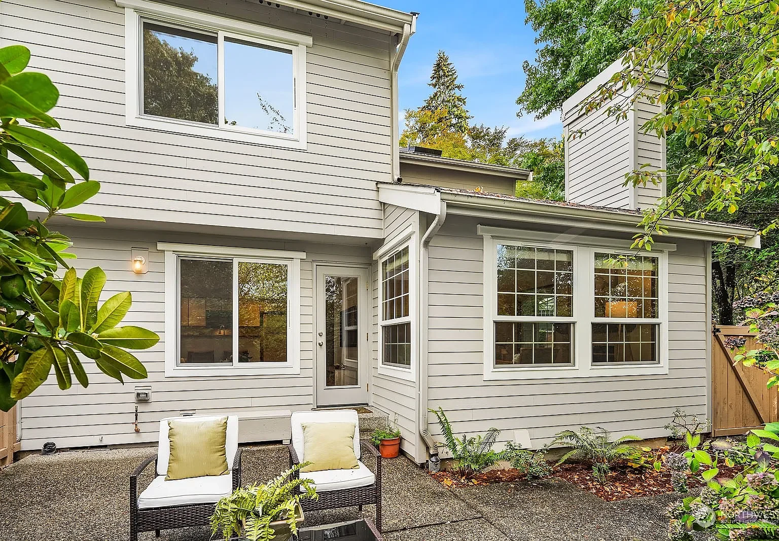 319 145th Place SE, Bellevue, WA 98007