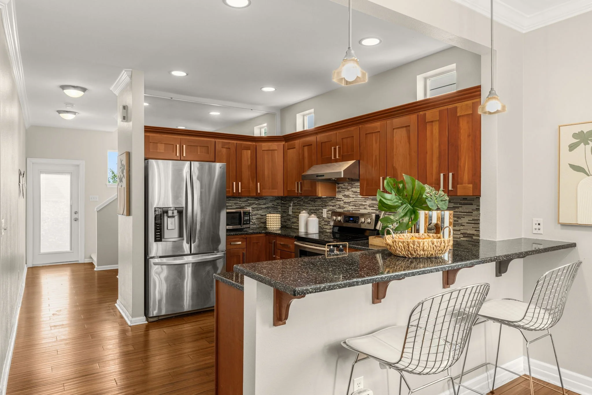 6-web-or-mls-1919-25th-ave-ne.jpg