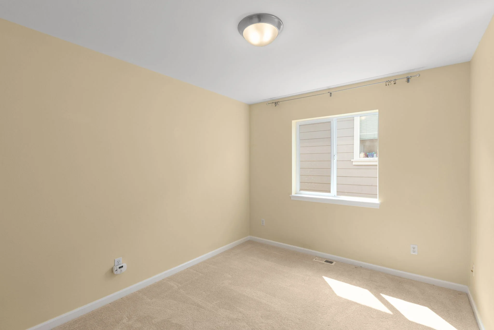 26-web-or-mls-1919-25th-ave-ne.jpg