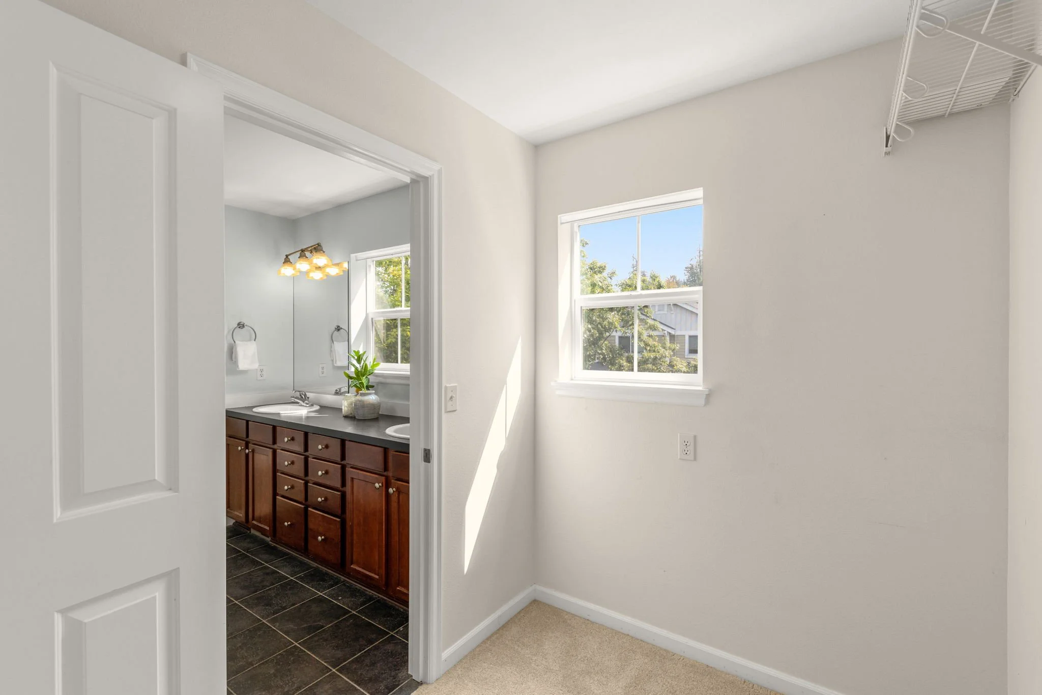 24-web-or-mls-1919-25th-ave-ne.jpg