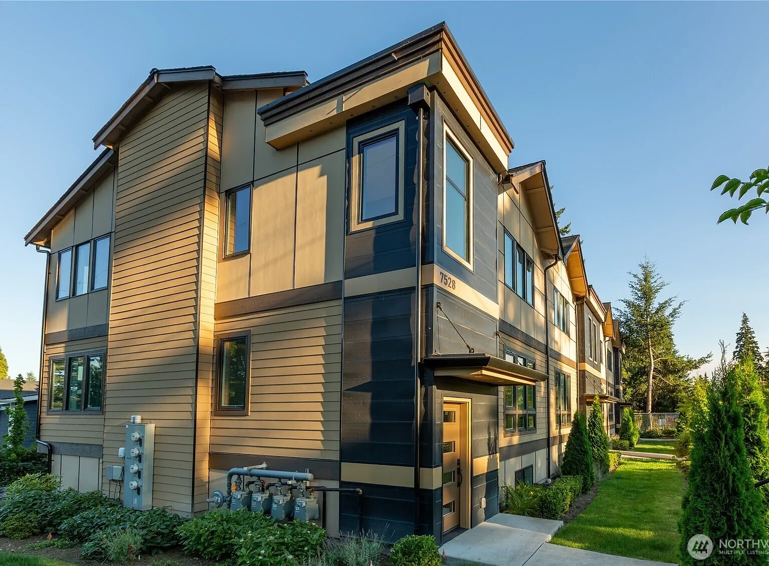 7528 215th Street SW, Edmonds, WA 98026