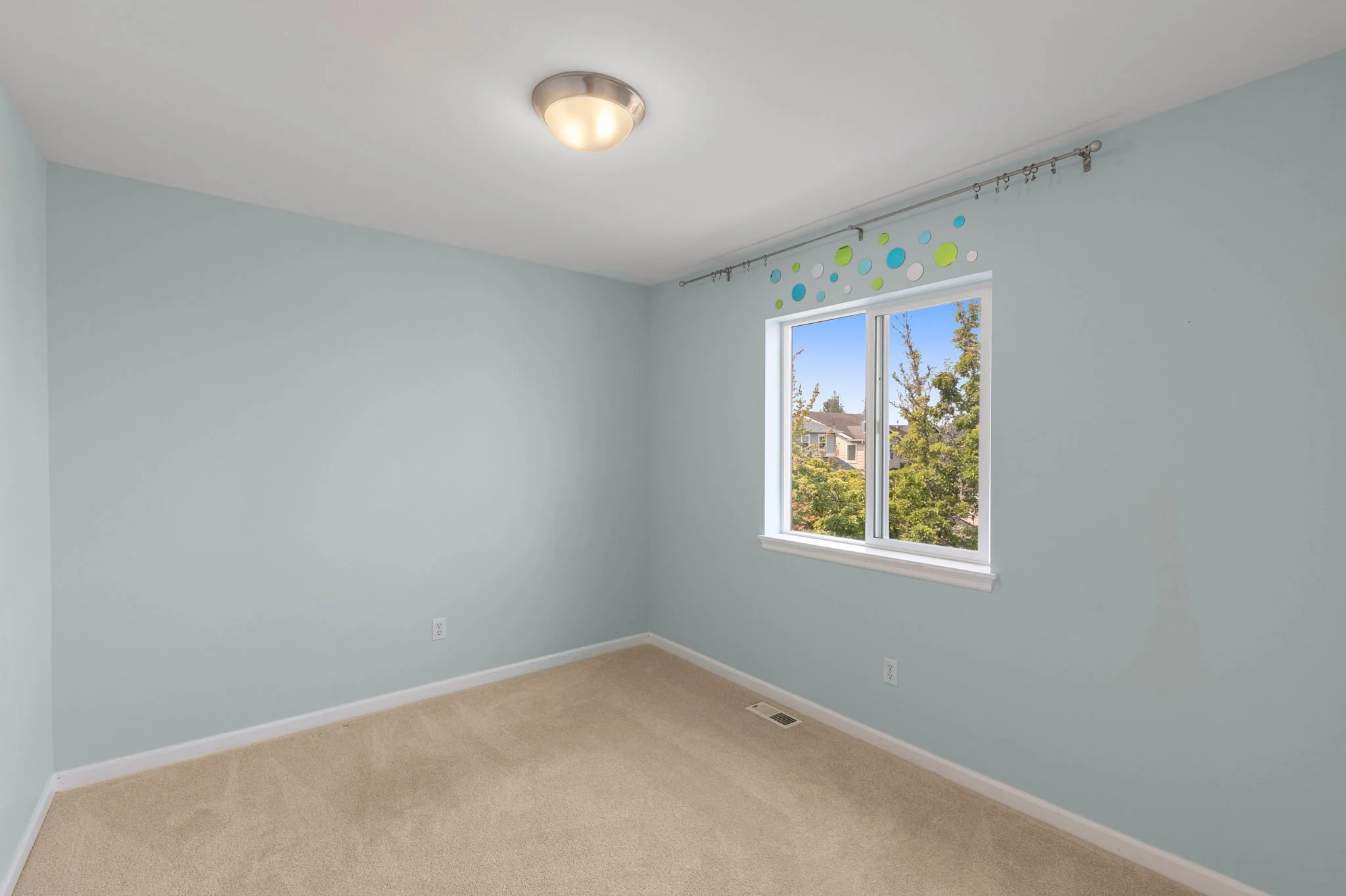 25-web-or-mls-1919-25th-ave-ne.jpg