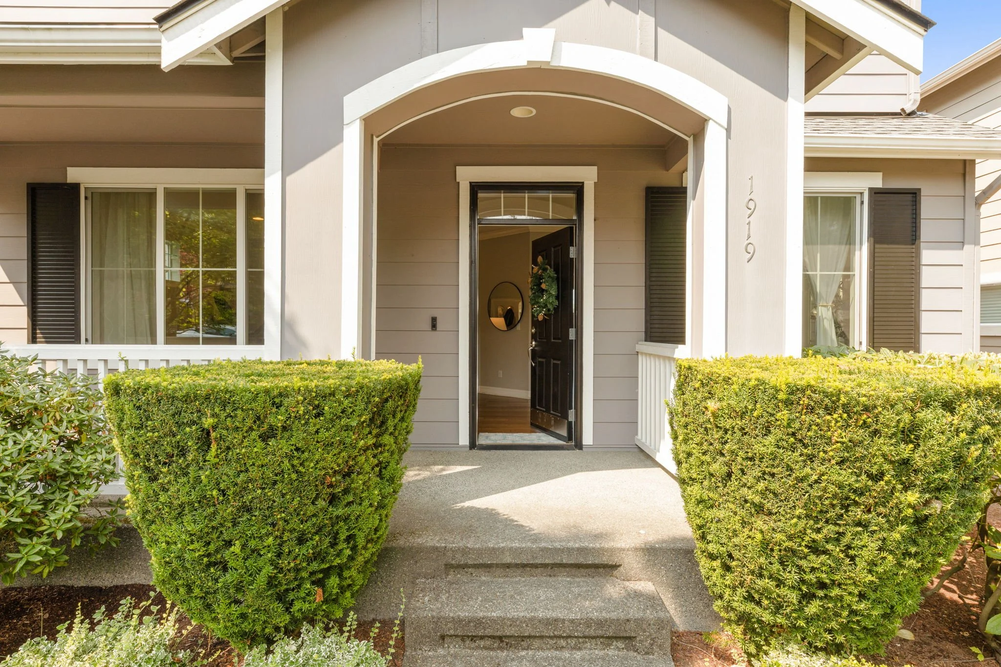 3-web-or-mls-1919-25th-ave-ne.jpg