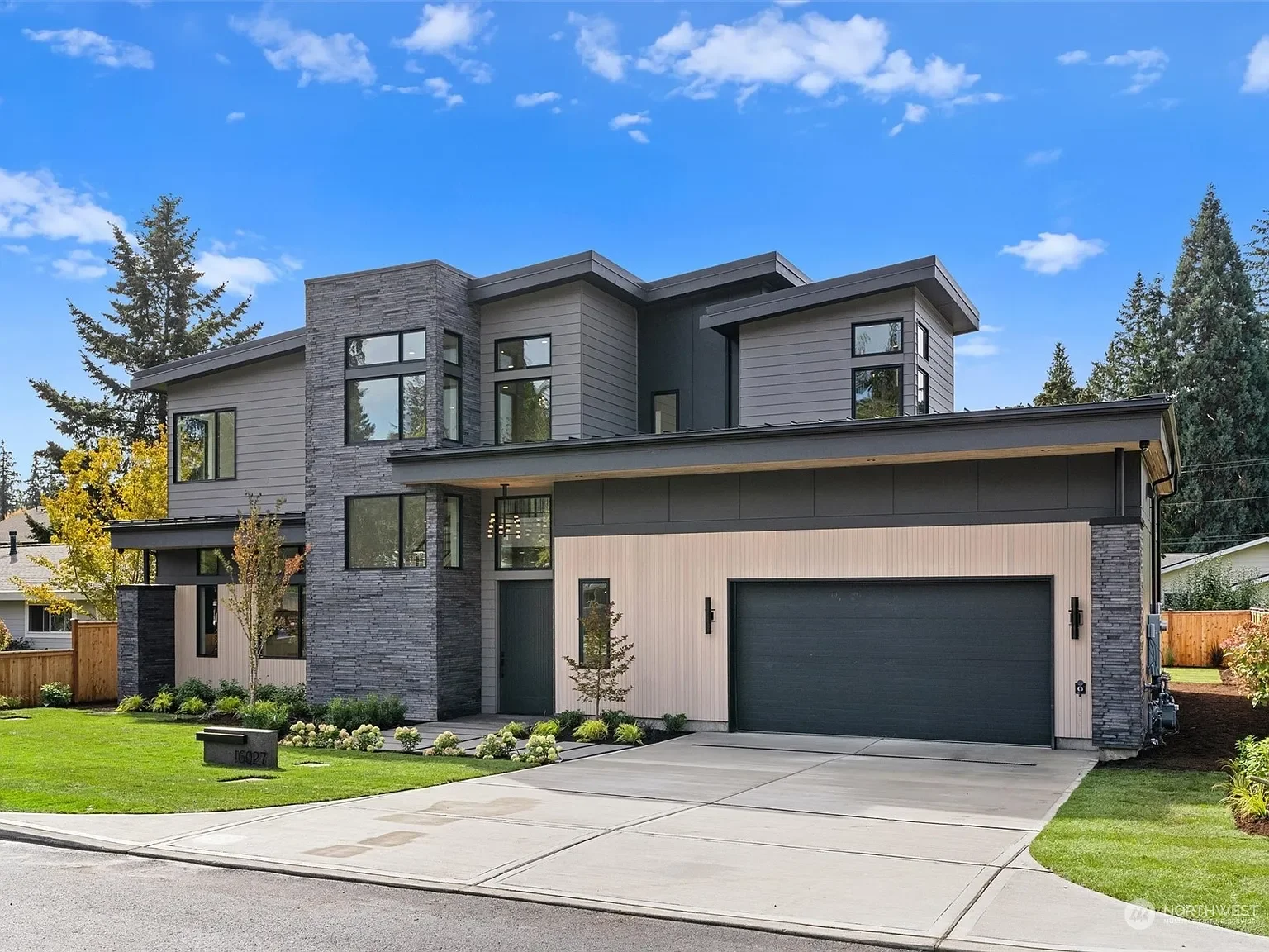 16027 SE 8th Street, Bellevue, WA 98008