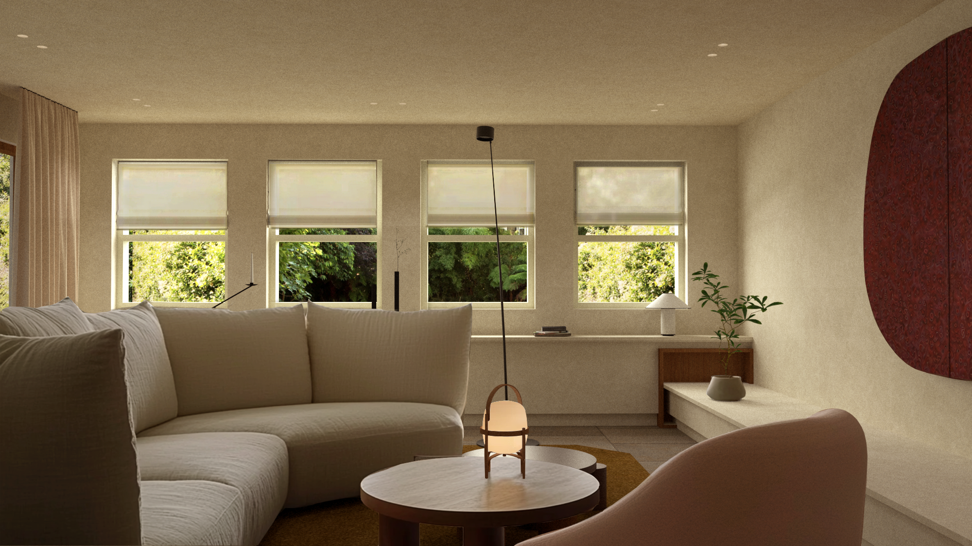 Intérieur moderne d'un salon avec canapé beige, table basse ronde, lampe suspendue, plantes vertes, fenêtre avec vue sur la nature et un panneau rouge artistique sur le mur.