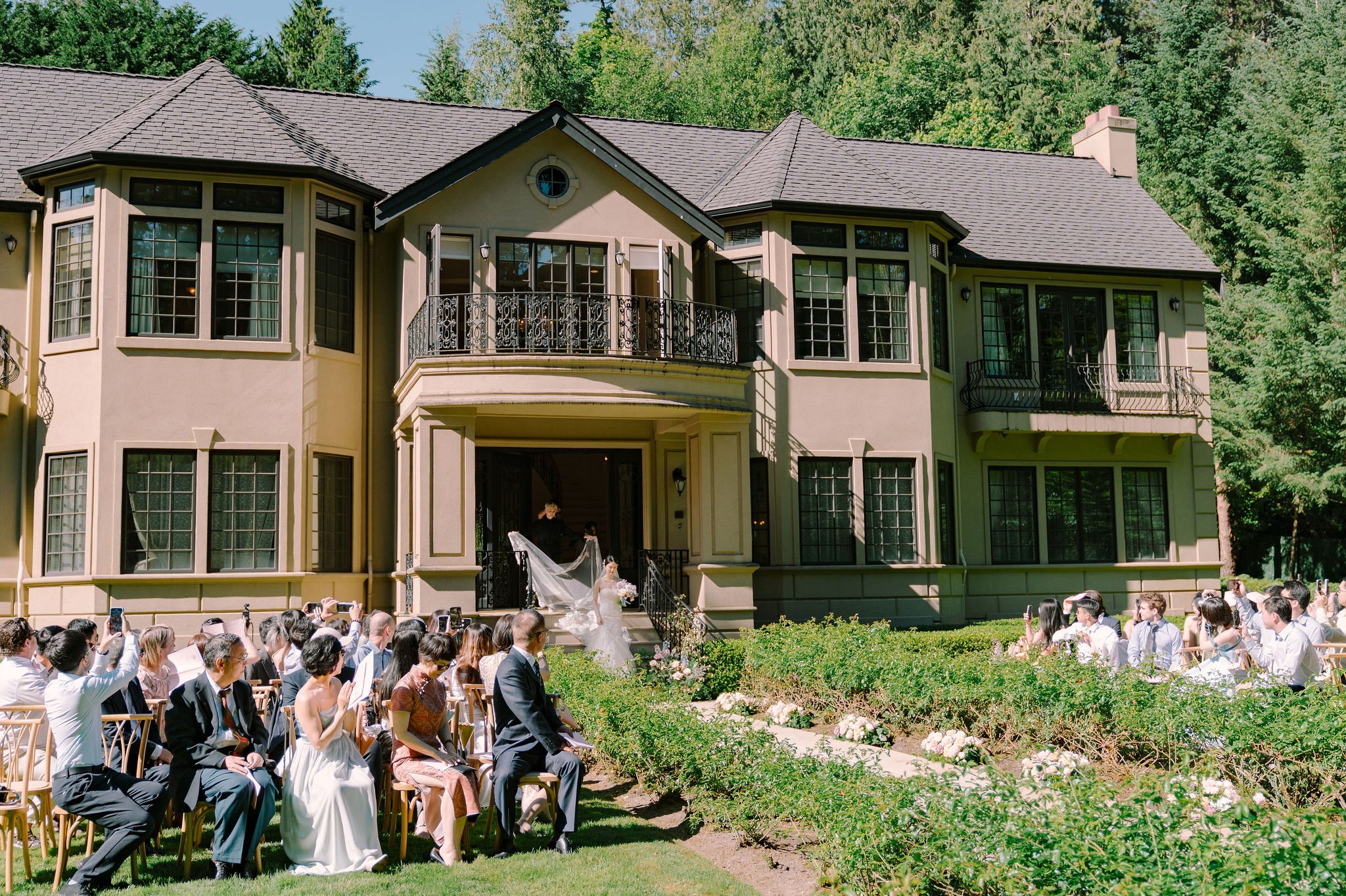 Outdoor wedding ceremony at private residence Edmonds Washington — Gordon Duo Weddings
