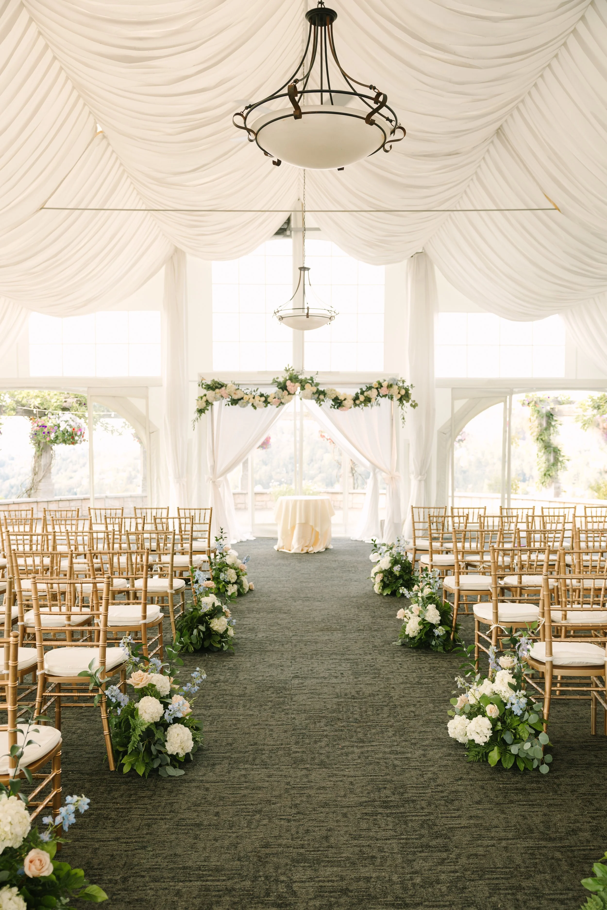 Wedding at The Golf Club at Newcastle, Newcastle, WA — planned by Gordon Duo Weddings, photography by Lloyd Photo & Films