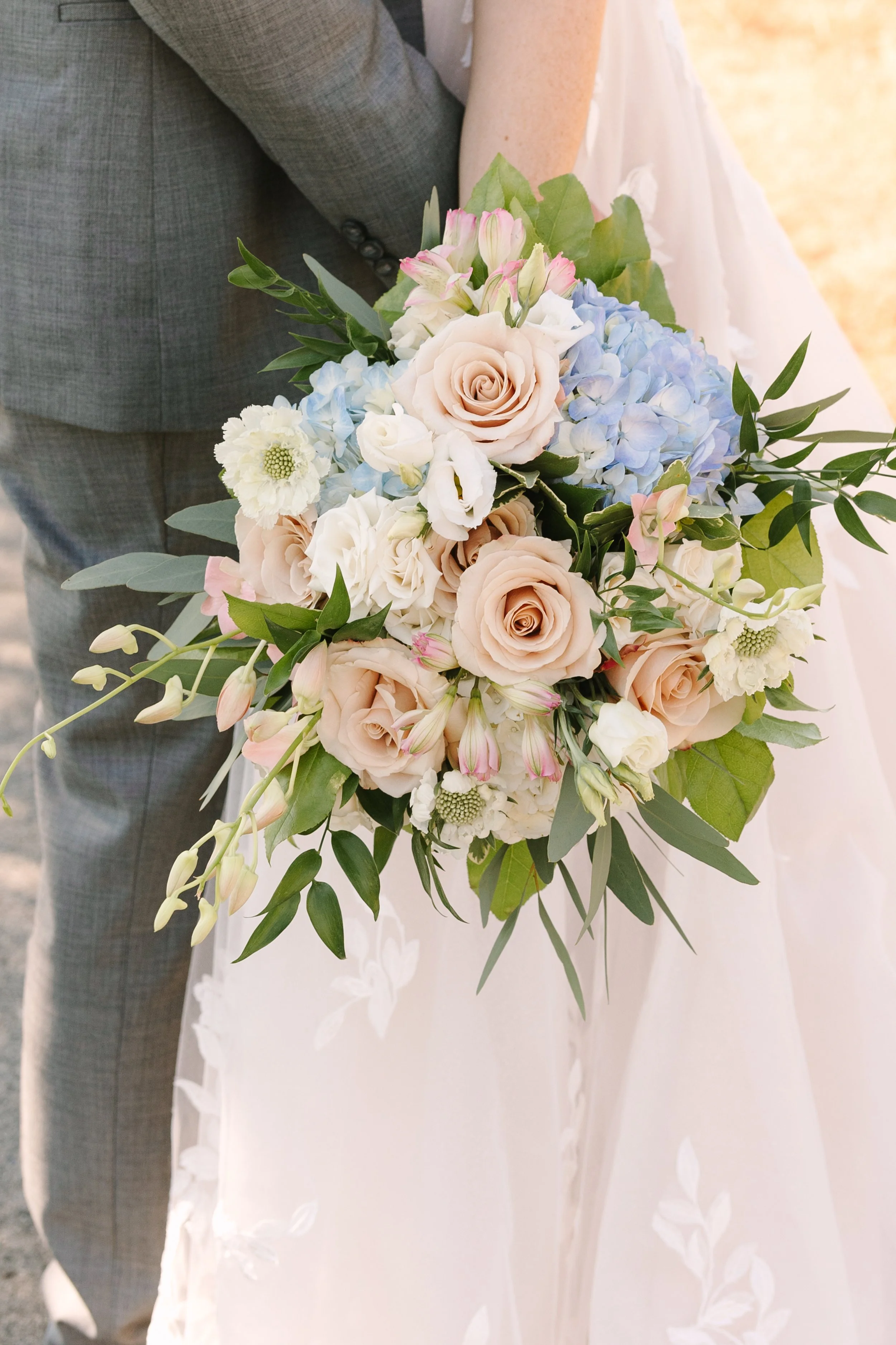 Wedding at The Golf Club at Newcastle, Newcastle, WA — planned by Gordon Duo Weddings, photography by Lloyd Photo & Films