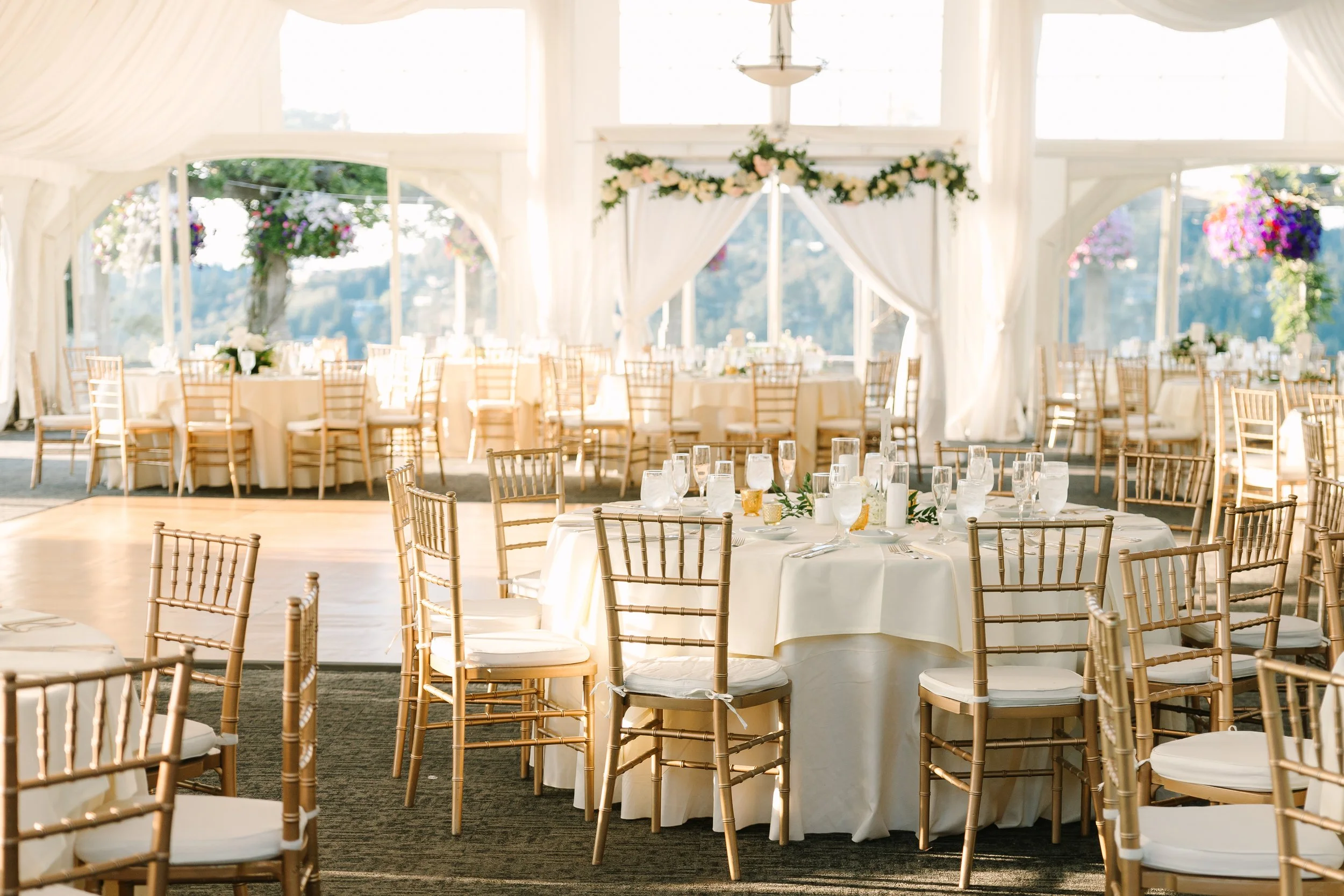 Wedding at The Golf Club at Newcastle, Newcastle, WA — planned by Gordon Duo Weddings, photography by Lloyd Photo & Films