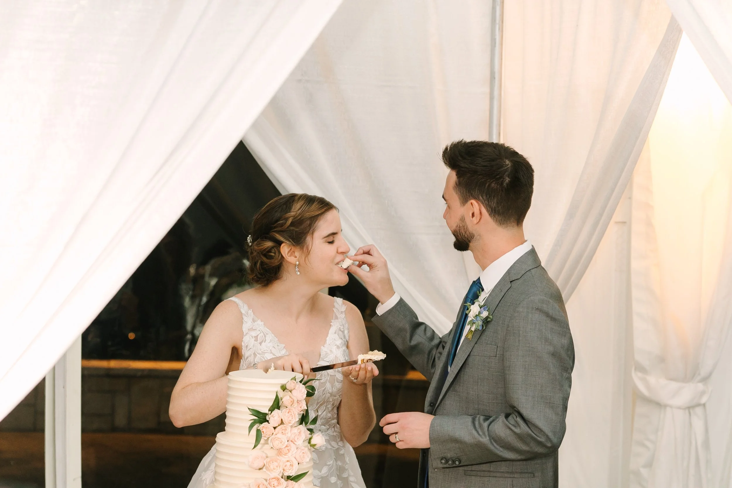 Wedding at The Golf Club at Newcastle, Newcastle, WA — planned by Gordon Duo Weddings, photography by Lloyd Photo & Films