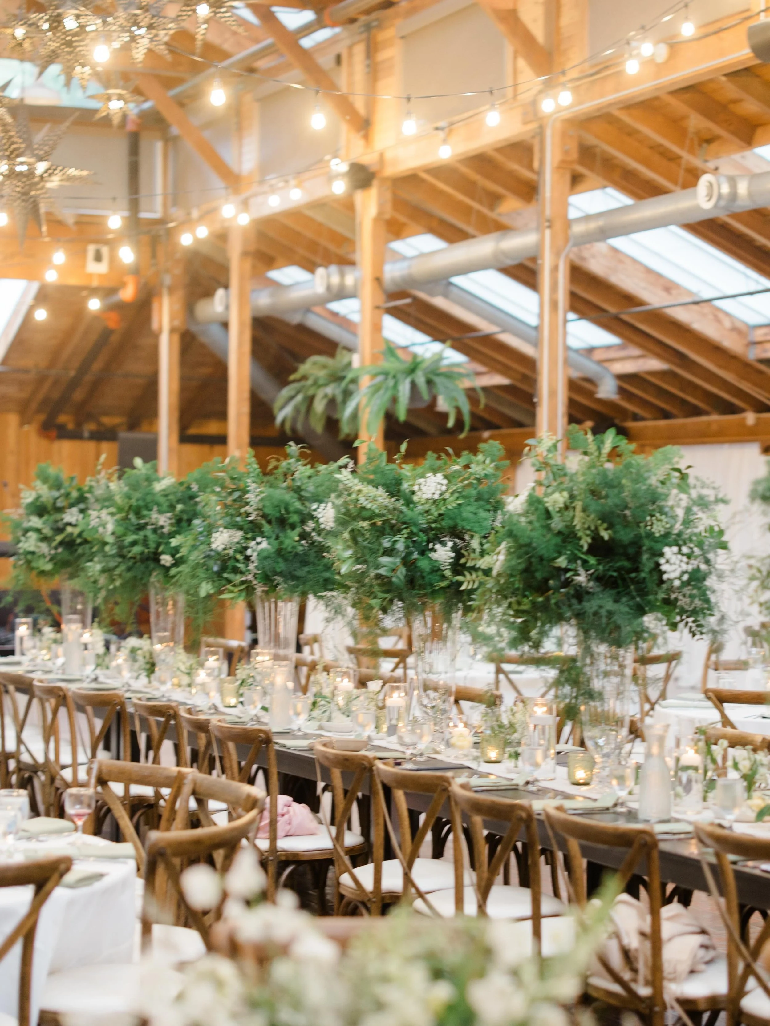Kiana Lodge never disappoints and this one was no exception. Garden elegance with a simple and stunning color palette of greens and whites. Love detail shots. 

Planning: @gordonduoweddings 
Venue: @kianalodge 
Photographer: @claireforrestfilms 
Flor