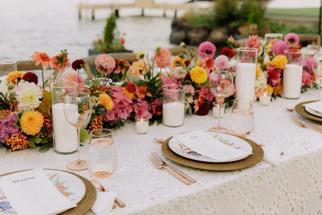 A perfect Seattle wedding day for R + D🤍
A sweet ceremony at the conservatory, followed by a surprise sailing-cocktail-hour, and an intimate family-style dinner with dancing overlooking the water back at home. Effortless, personal, and brought to li