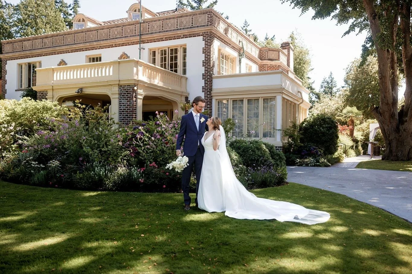 Loved being a part of Erica and Curtis&rsquo;s simply gorgeous wedding at Lairmont Manor! Such a classic, timeless, and romantic day, and we especially loved celebrating with their cute dog. Congratulations to the happy couple!

Planner: @gordonduowe