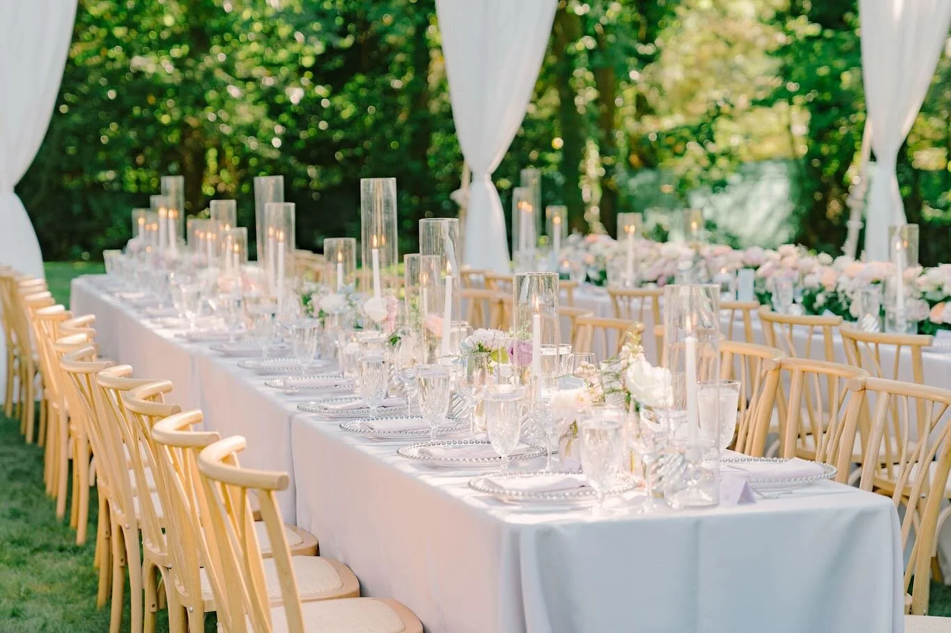 ✨ Early summer magic ✨ Inspired by Alice &amp; Andrew&rsquo;s love of piano, every detail of their home wedding played in perfect harmony &mdash; soft blooms, glowing candlelight, and timeless romance. Congratulations to the newlyweds!

Planner: @gor