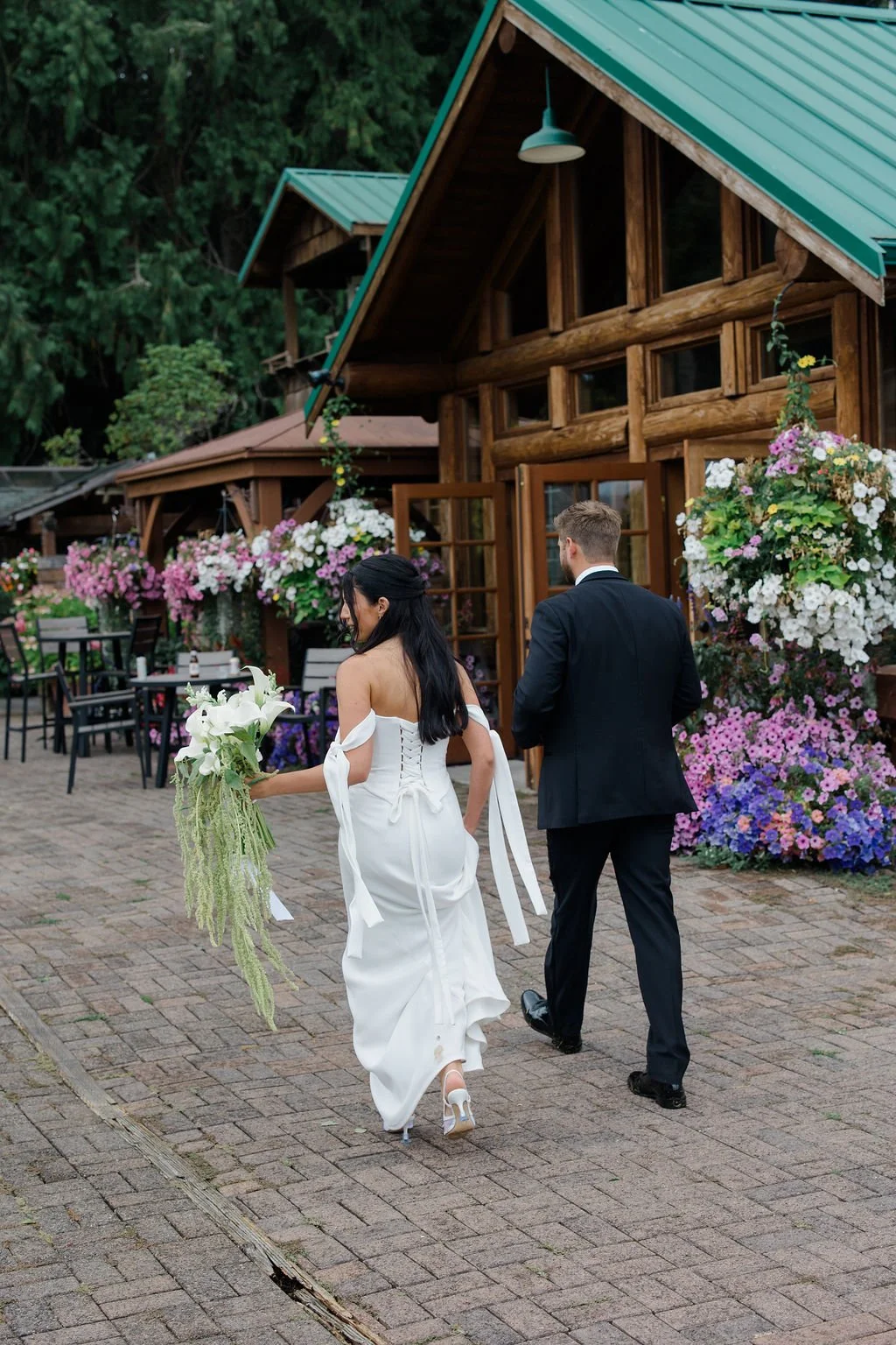 Wedding at Kiana Lodge, Poulsbo, WA — planned by Gordon Duo Weddings, photography by Claire Forrest Films