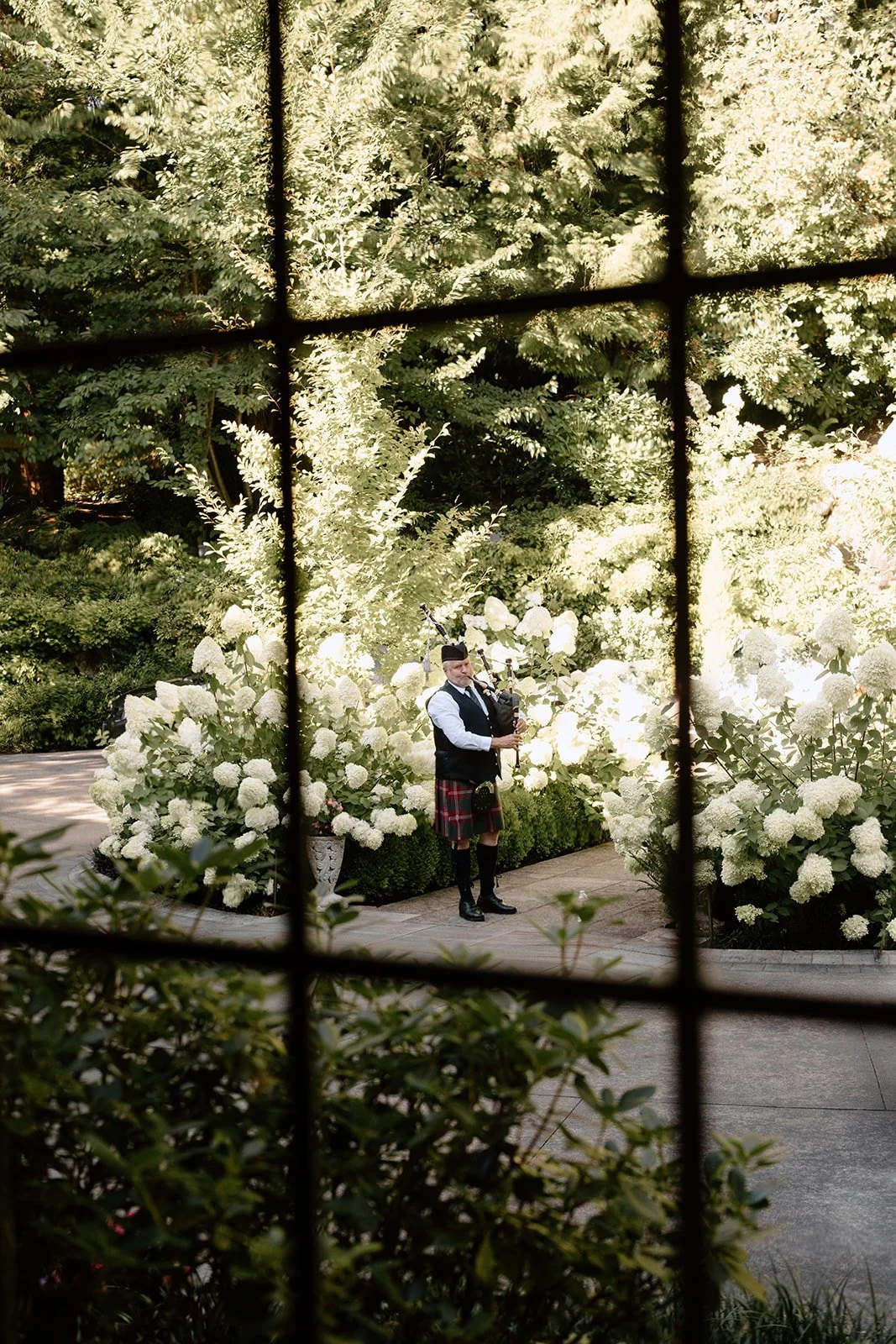 Wedding at The Highlands, Shoreline, WA — planned by Gordon Duo Weddings, photography by Nicole Gange Photography