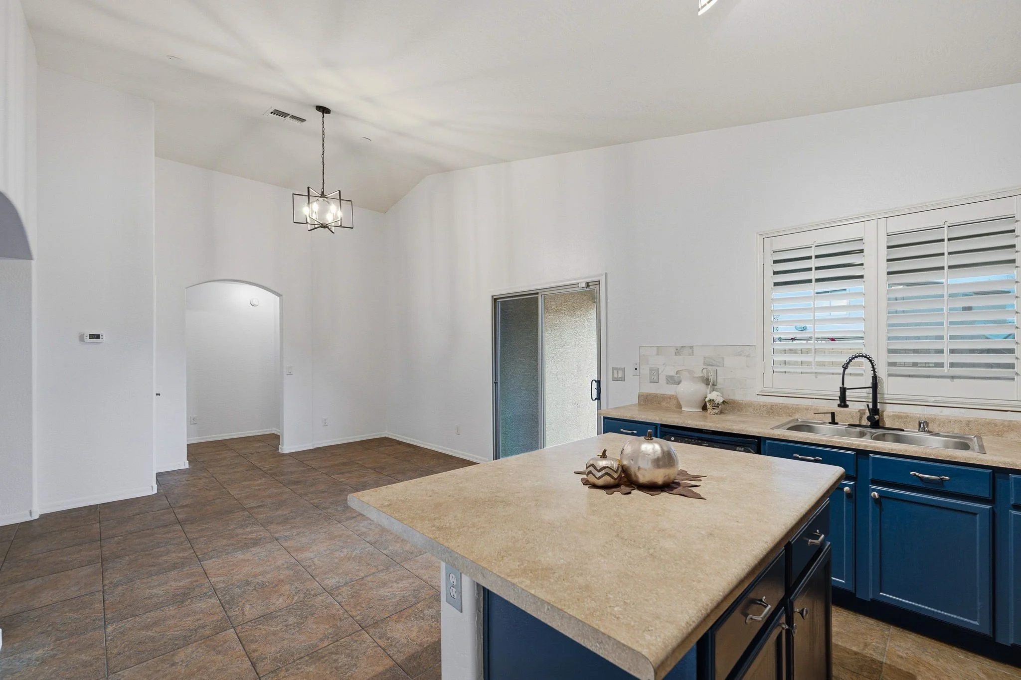 13-web-or-mls-43588 W Blazen Trail-112.jpg
