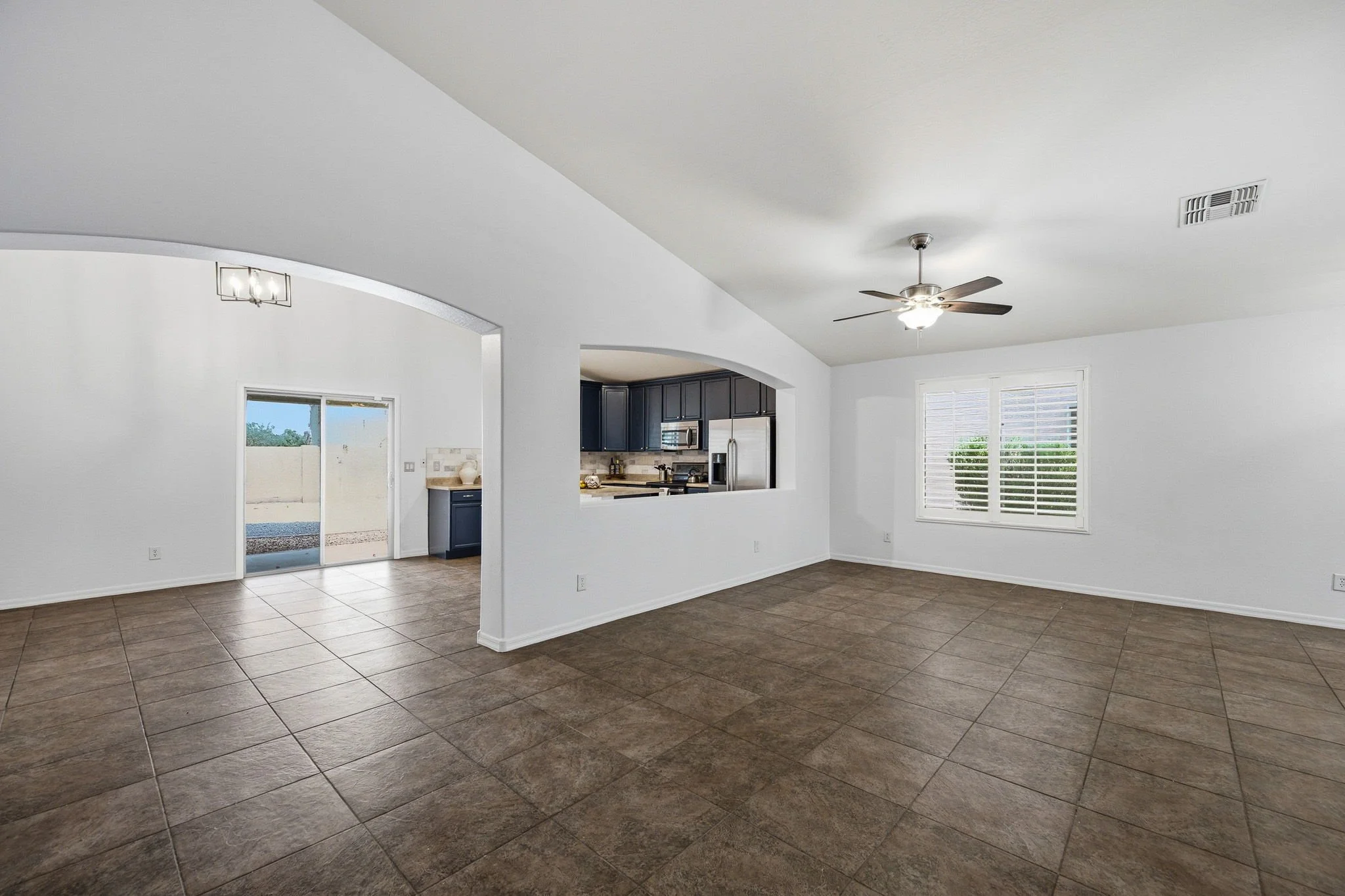 7-web-or-mls-43588 W Blazen Trail-106.jpg