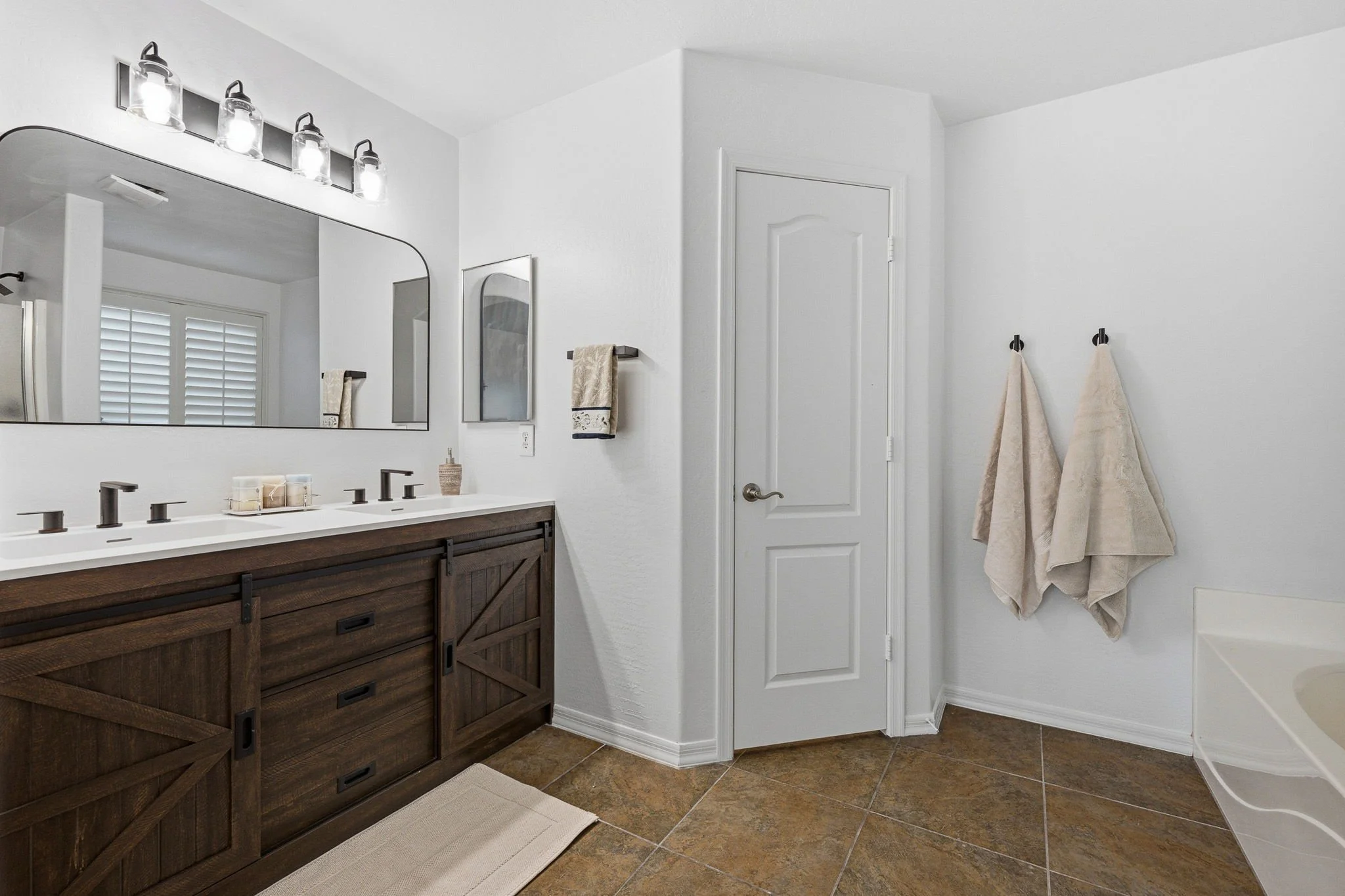 16-web-or-mls-43588 W Blazen Trail-115.jpg
