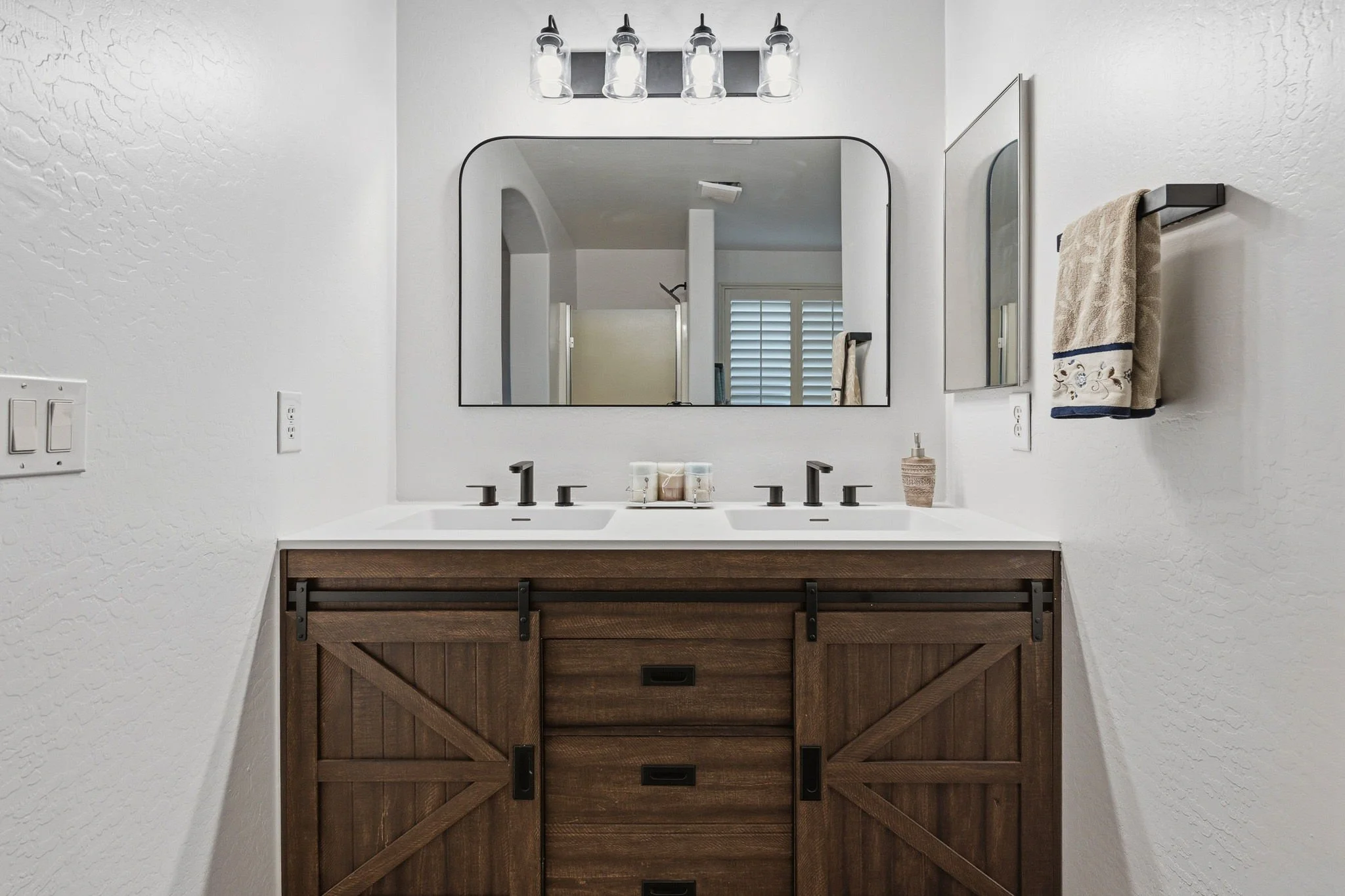 17-web-or-mls-43588 W Blazen Trail-116.jpg