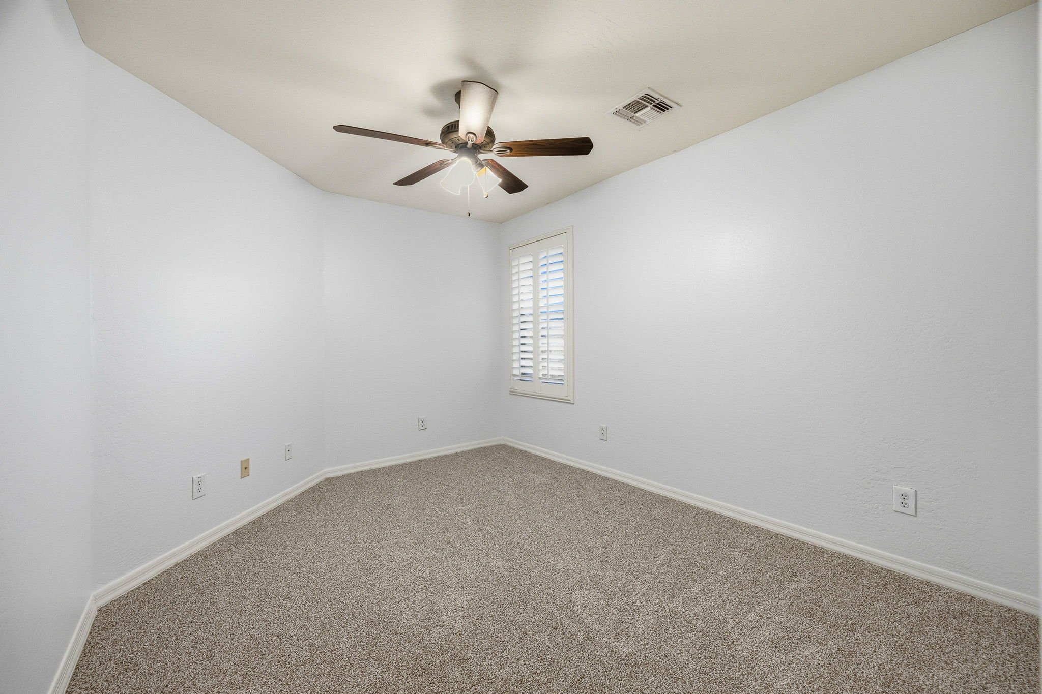 25-web-or-mls-43588 W Blazen Trail-124.jpg