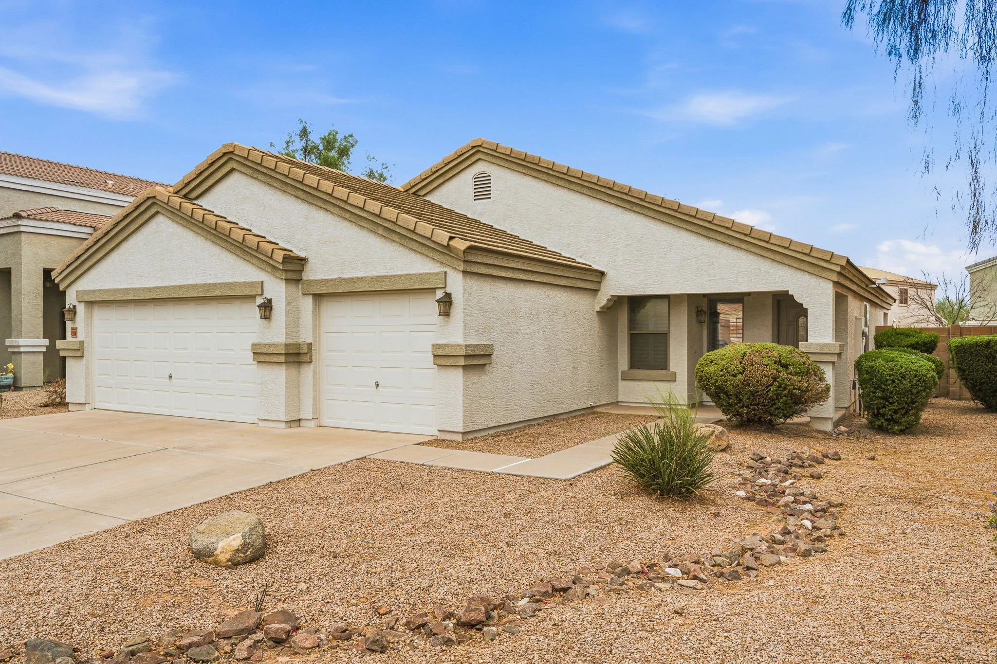 2-web-or-mls-43588 W Blazen Trail-101.jpg