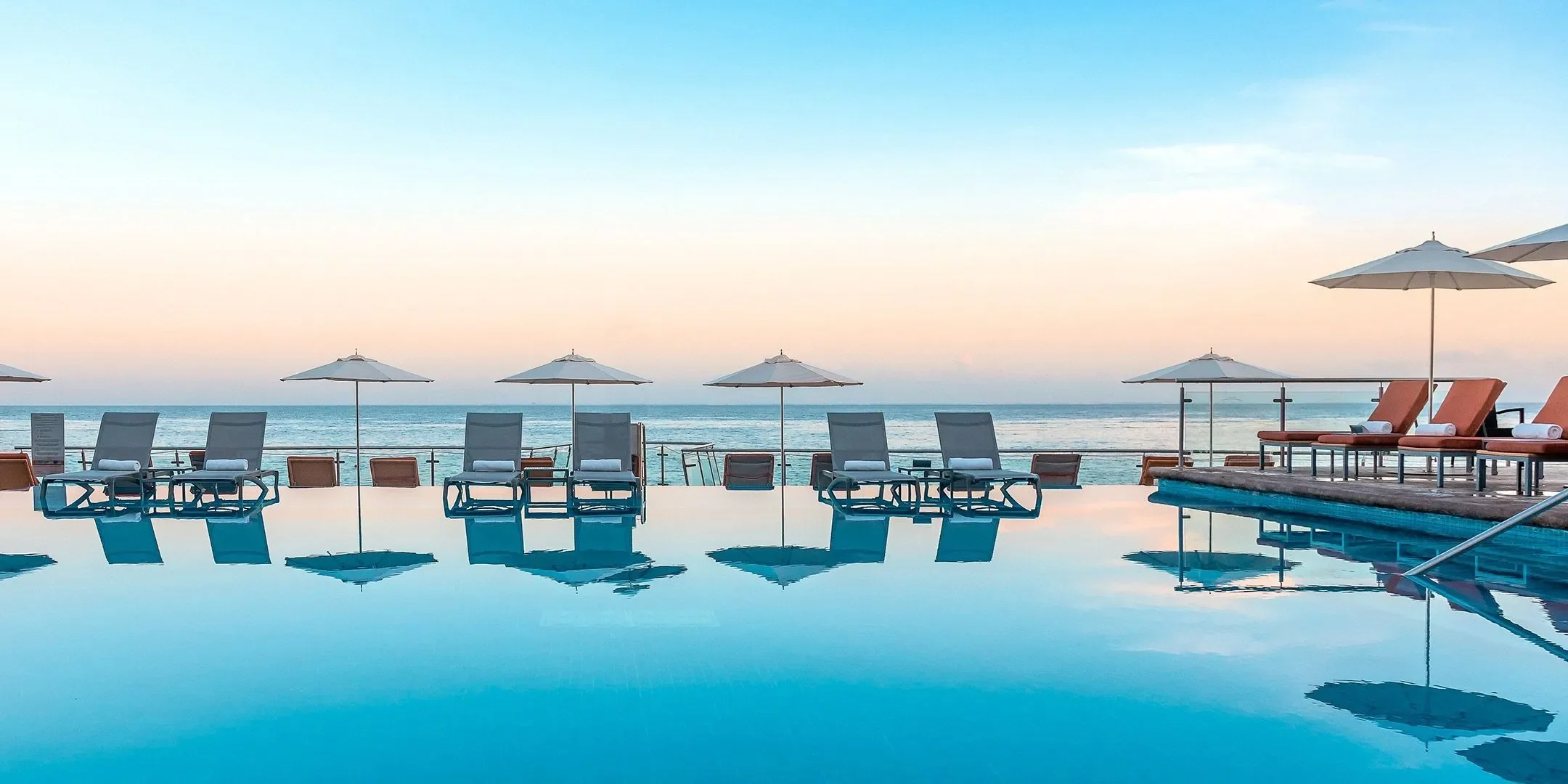 infinity-pool-palace-resorts_99574875dd.webp