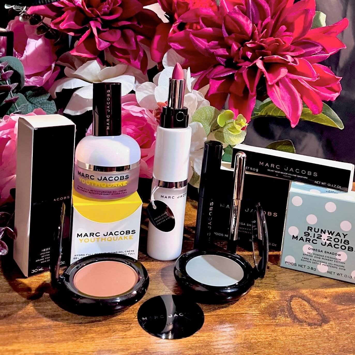 Marc Jacobs Exclusive (7) Piece Beauty, Skincare + Makeup Bundle