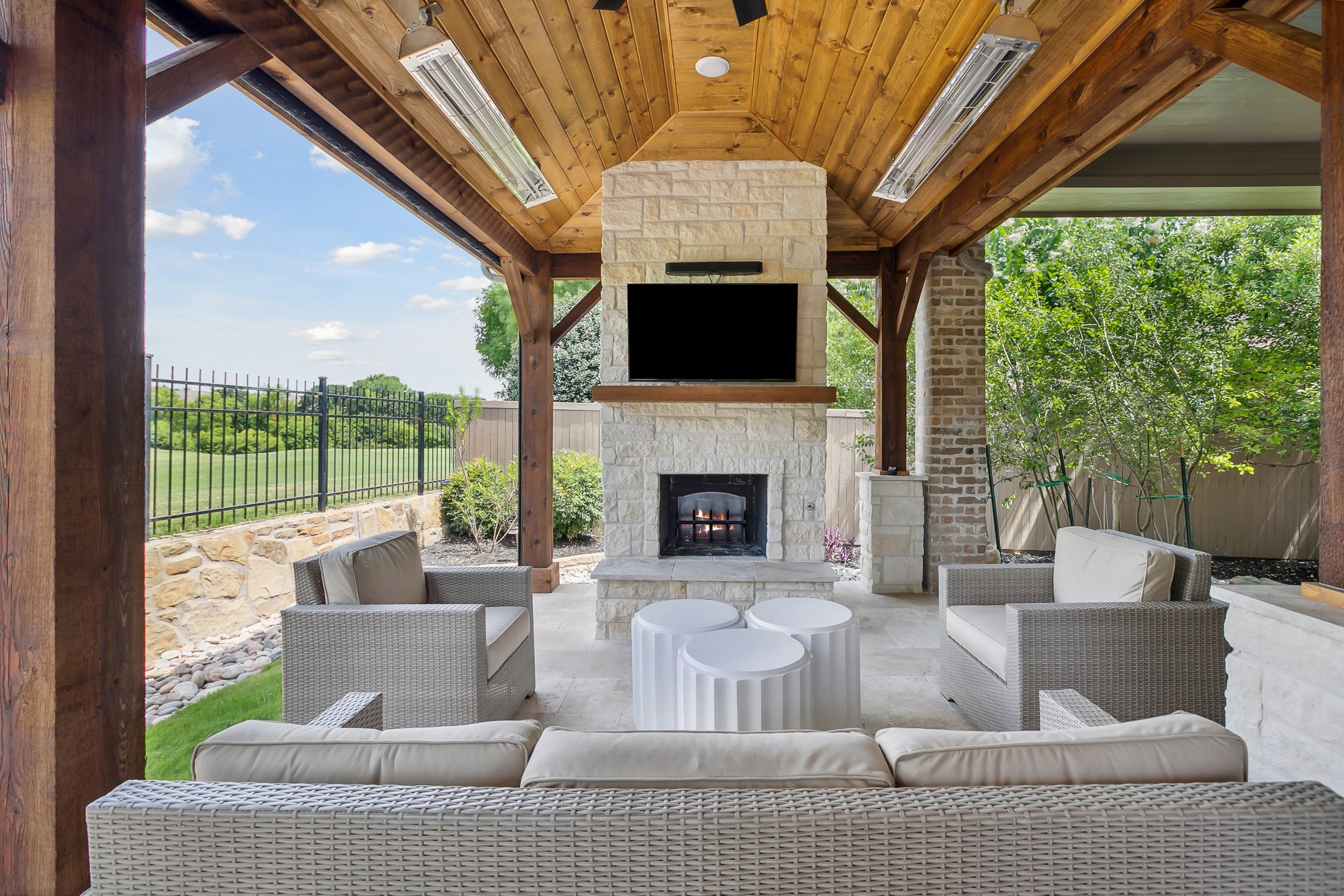 Outdoor 14.jpg