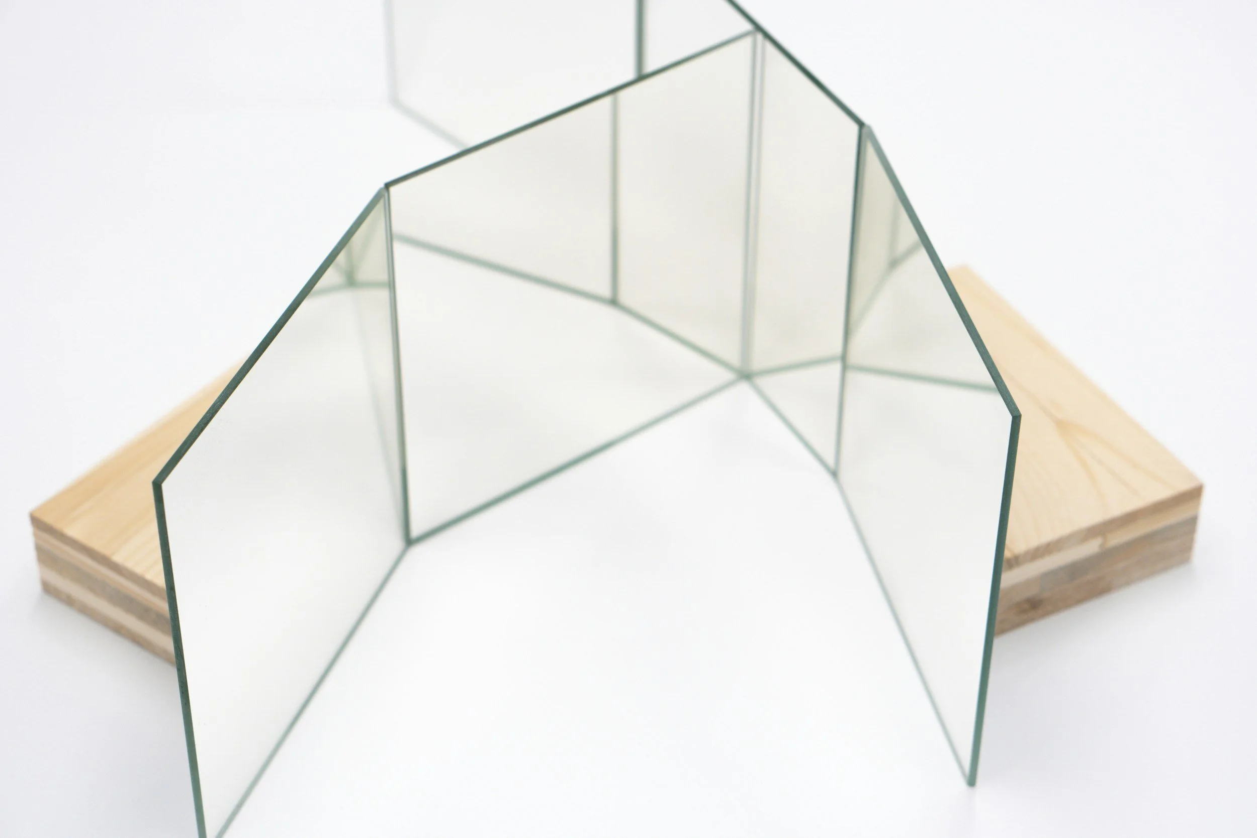 Custom fabricated glass panels featuring precision craftsmanship, modern architectural glass design, and tailored residential and commercial glass solutions.