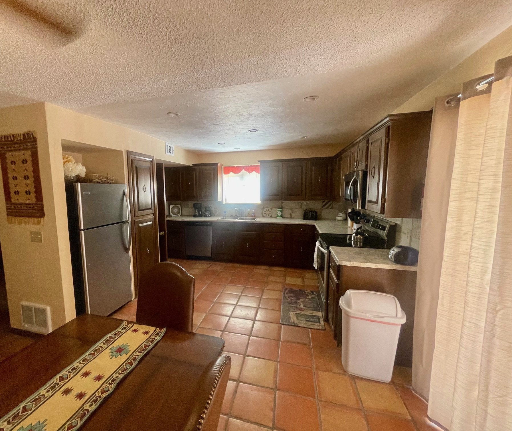 Spacious Kitchen & Dining Room

Thoughtfully Designed for Groups
With a large dining table and an expansive kitchen just steps away, this space makes entertaining easy. Plenty of seating, abundant storage, and a practical layout ensure guests have ev