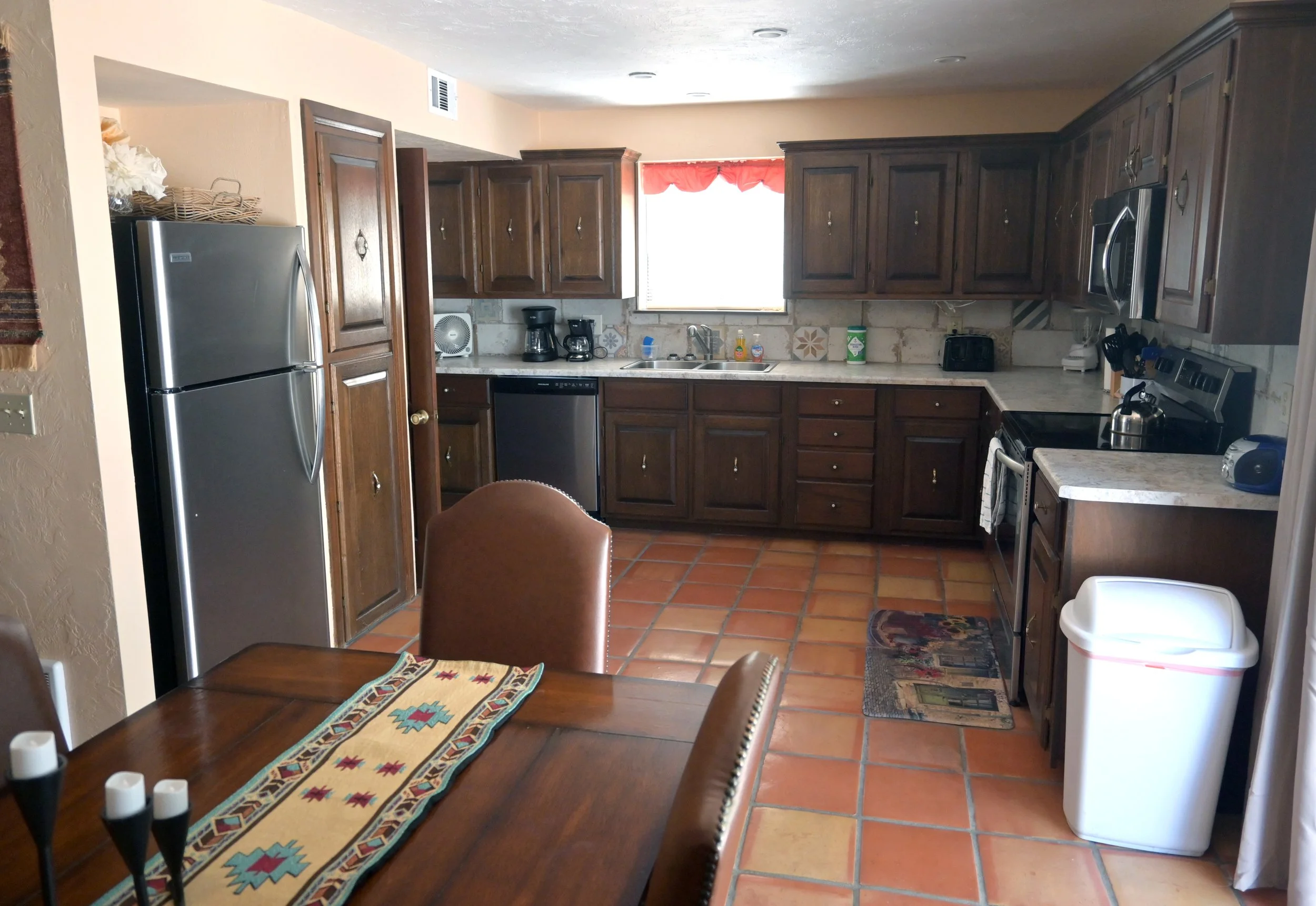 Fully Equipped Southwestern Kitchen

Gather, Cook, and Connect
This spacious kitchen combines Southwestern character with modern convenience. Featuring abundant counter space, full-size appliances, extensive cabinetry, and a large dining area, it's p