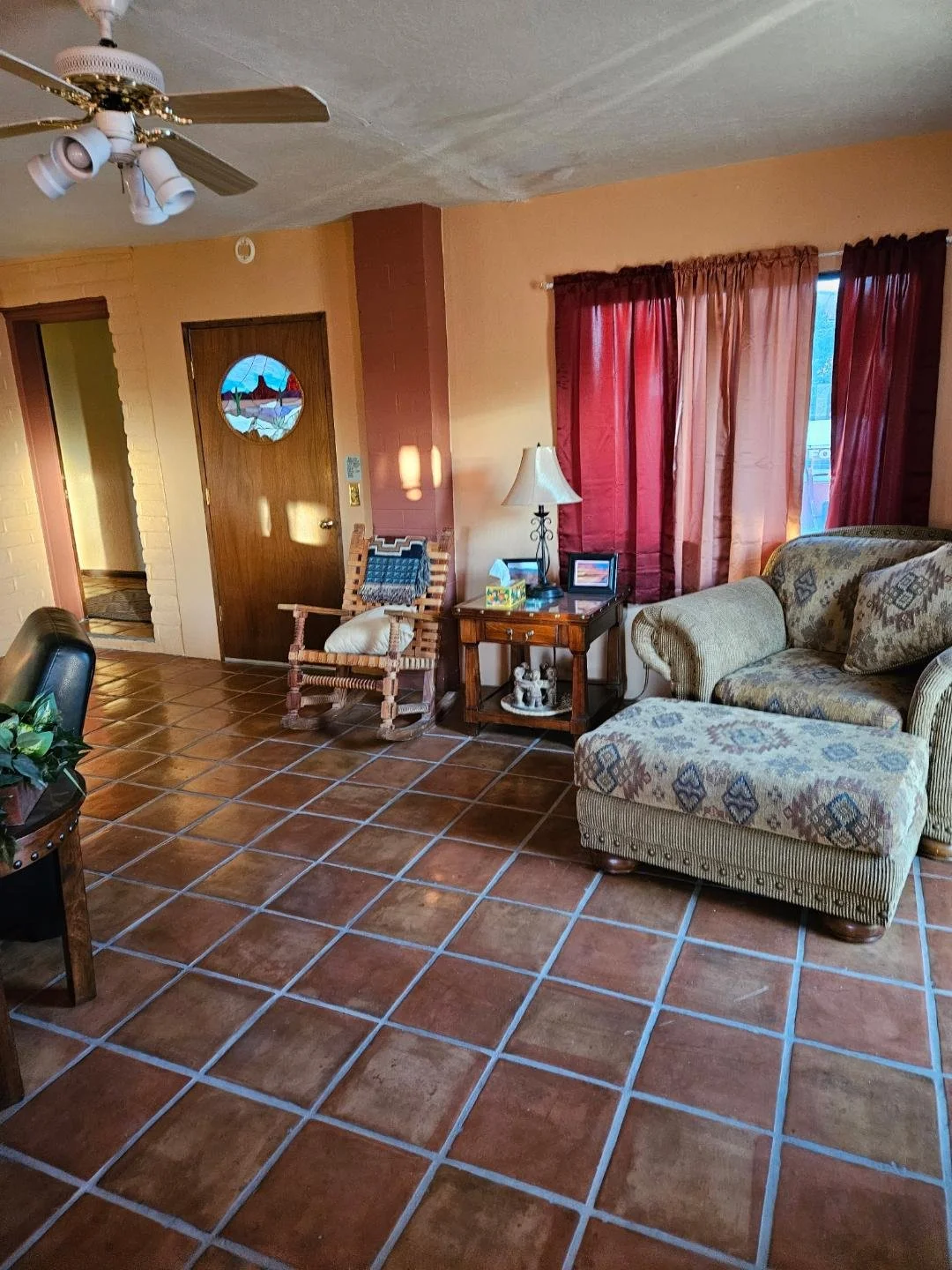 Arizona Room/Sunroom Lounge

Sunny Space to Unwind
The sunroom offers a comfortable retreat with inviting seating, abundant natural light, and classic Southwestern character. Whether you're enjoying quiet conversation, planning the day's adventures, 