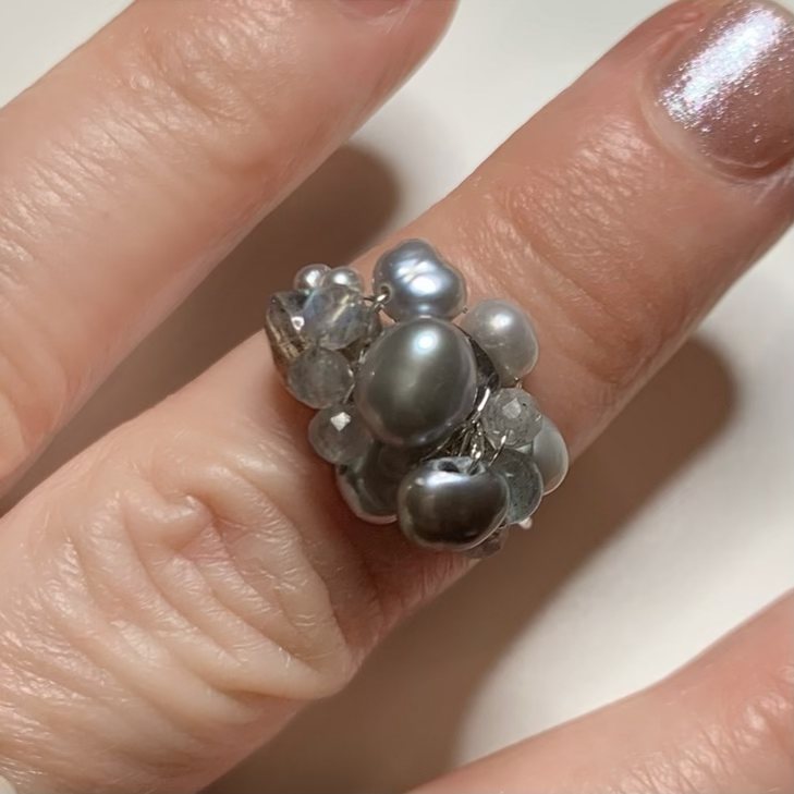 silverpearlbespokeringonhand.png