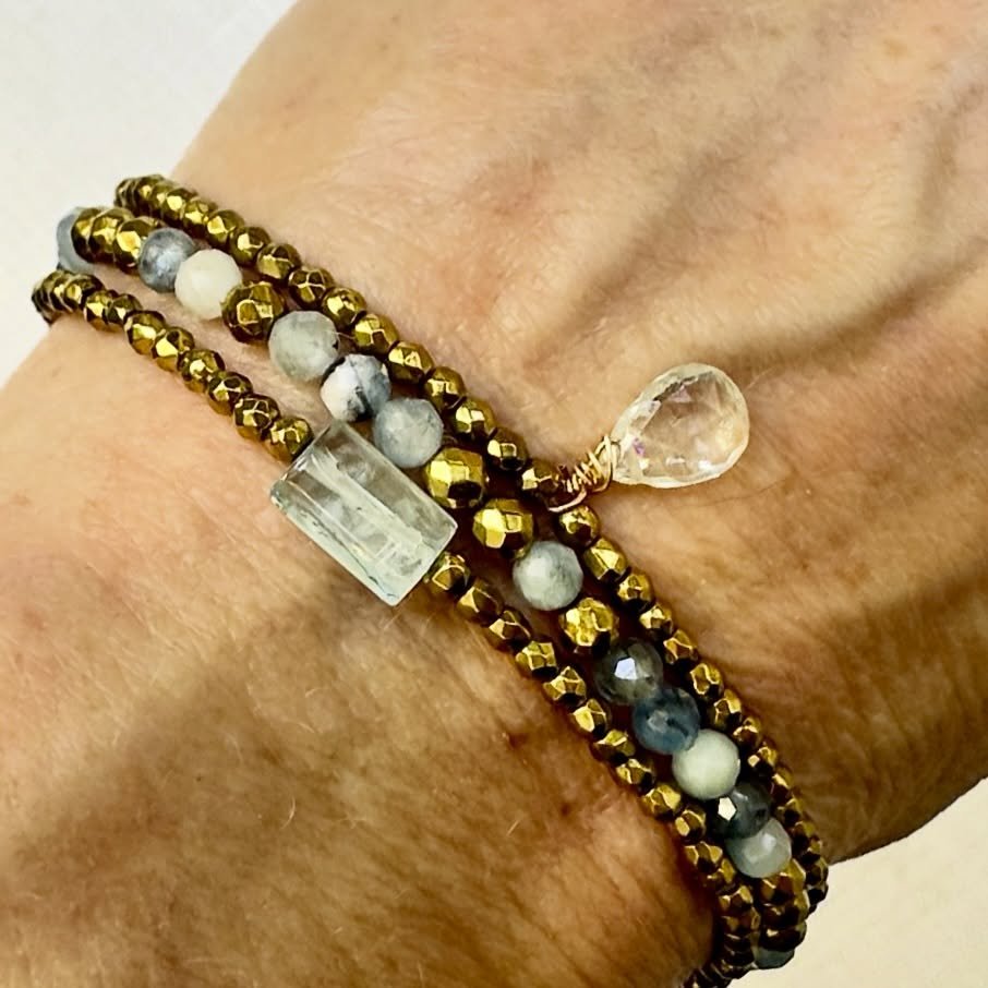 My Sunday Stack 🩵 Aquamarine for Courage + Tranquility #aquamarine #sundayvibes #summerjewelry #stackedbracelets #aquamarinejewellery
