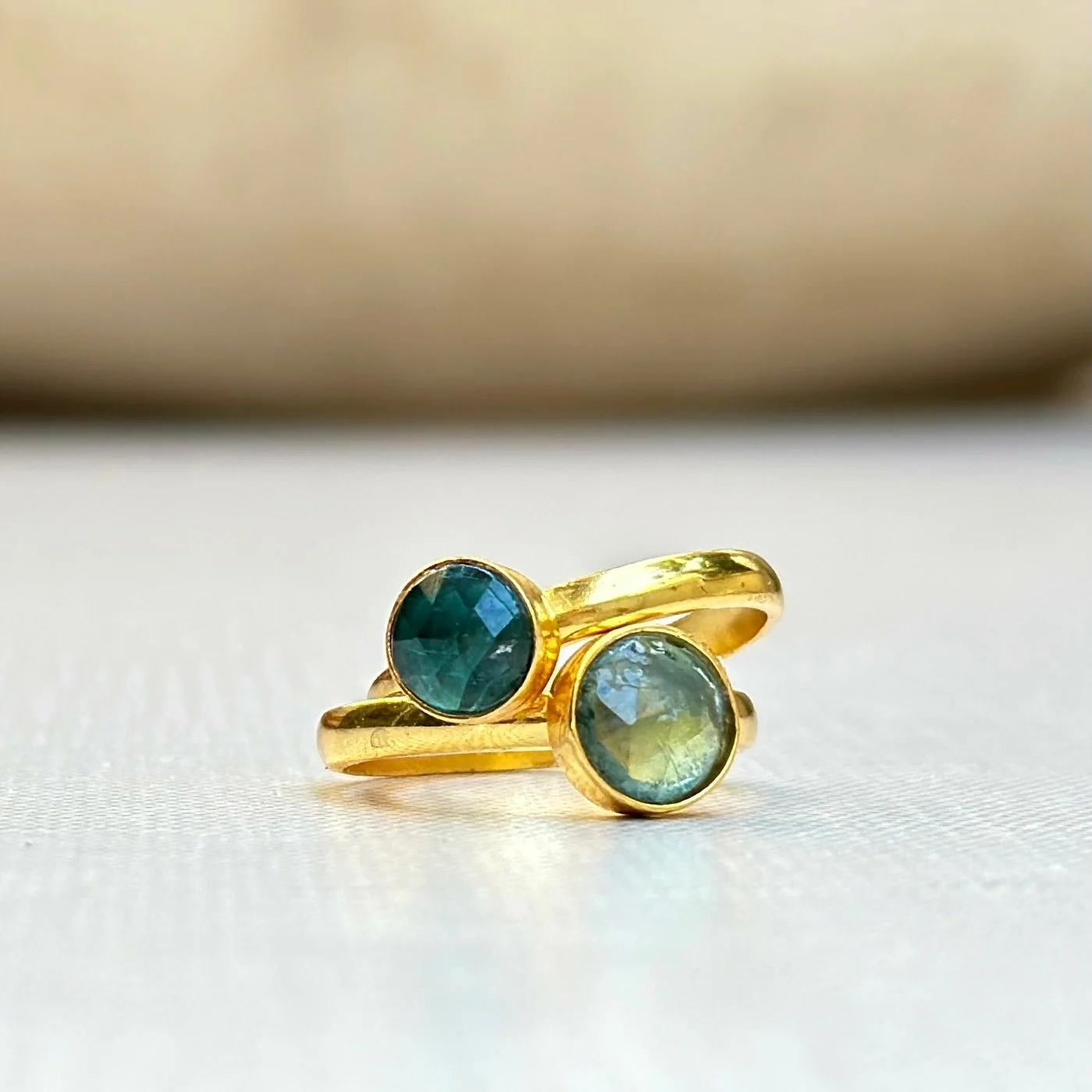Kyanite ✨ is believed to calm the mind + spirit and brings tranquility. Kyanite doesn&rsquo;t hold negativity. It aligns all chakras, and is known to provide balance, and stimulates self-expression and enhance meditation. #kyanitejewelry #gemstonerin