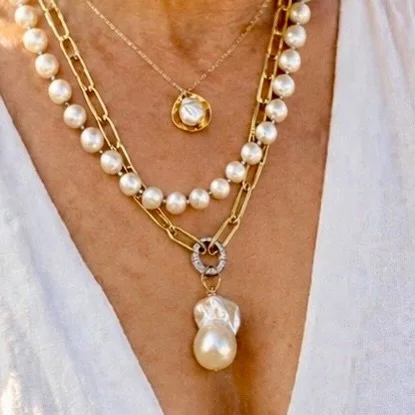 Mondays are made for &ldquo;more is more&rdquo; as a dear friend used to say 🤍 #mondaymood #moreismore #makelovenotwar #meaningfuljewelry