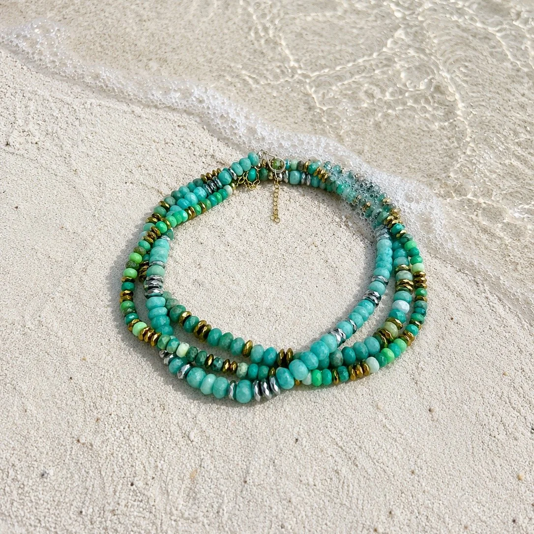 Monday Mood calls for Chrysoprase, Stone of Venus, believed to help mend broken hearts, release deep-seated trauma, and ease anxiety + depression. I use it in my designs to help manifest joy, happiness, and a positive outlook. Chrysoprase is also sai