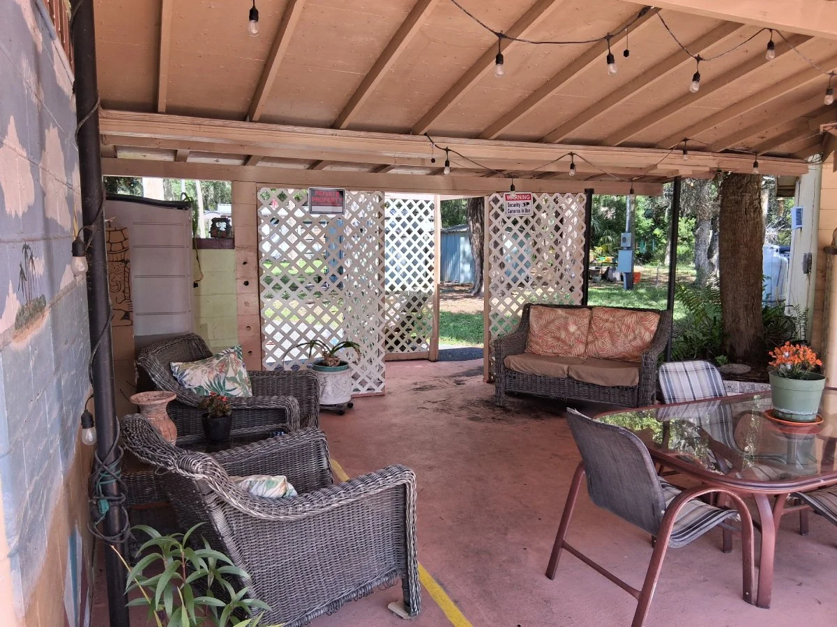Bell Villa Motel breezeway