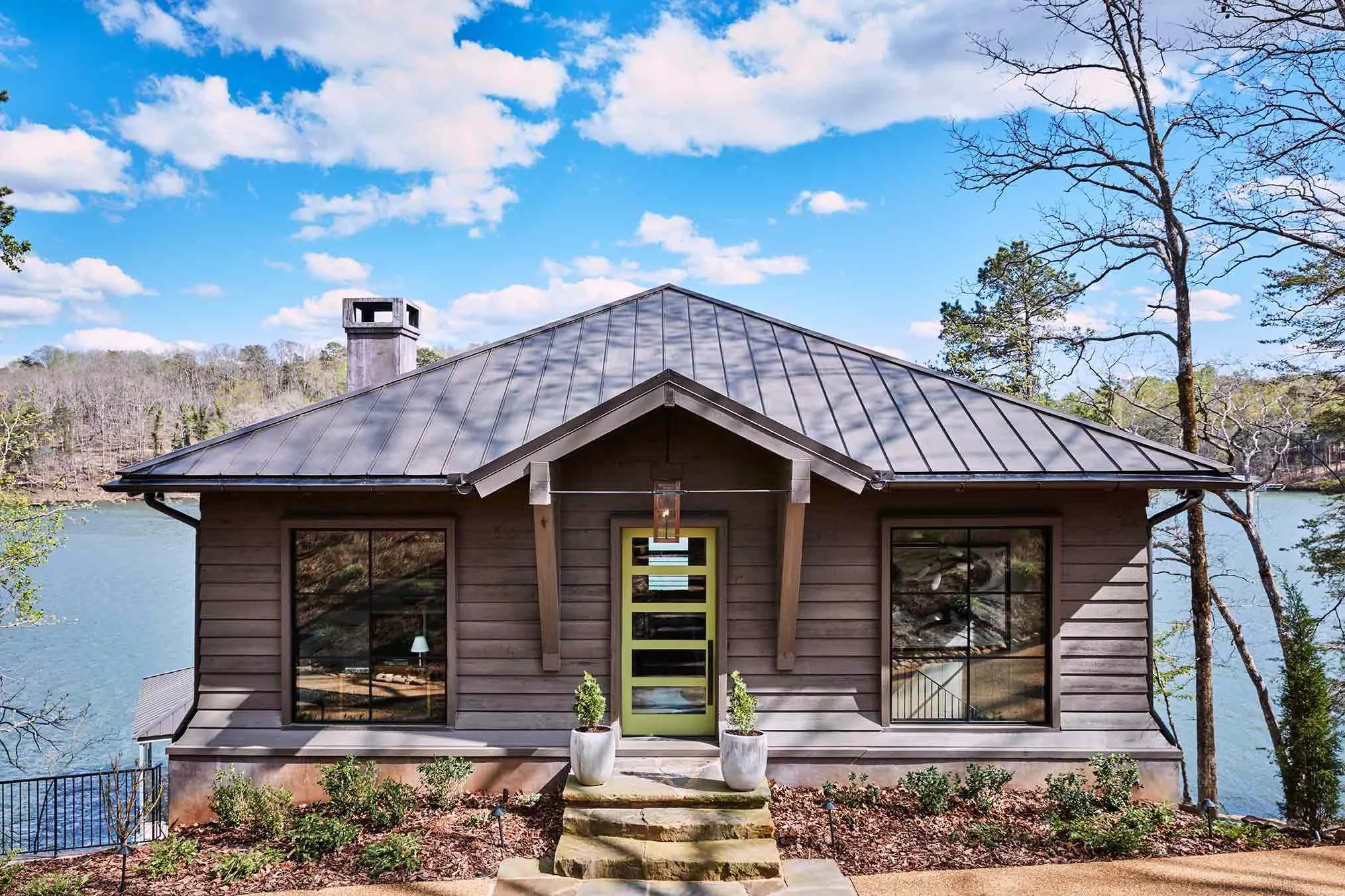 Greenapple-residential-design-exterior-home-2-lake-view.jpg