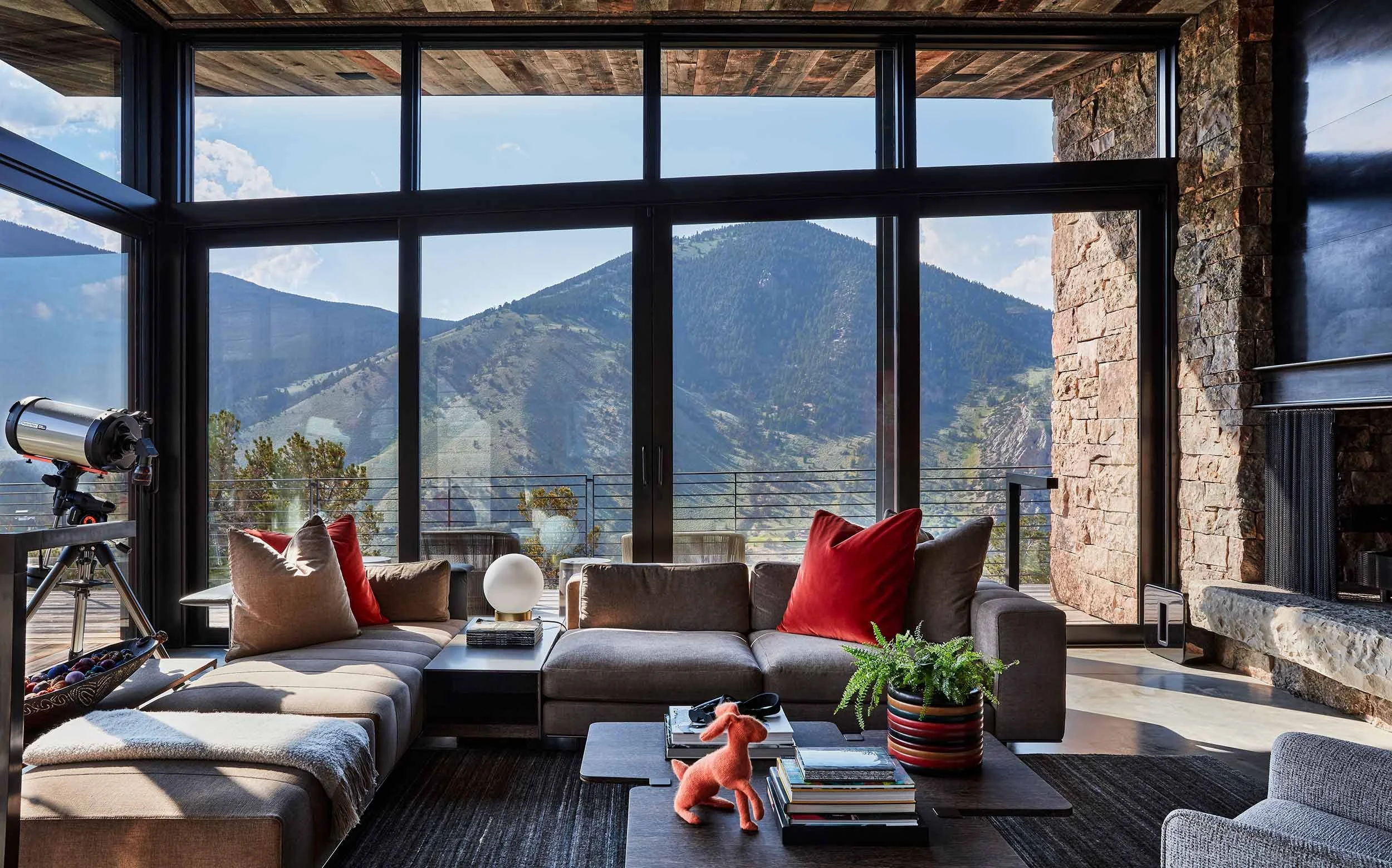 BearDanceTrail-Mountain-livng-room-windows.jpg