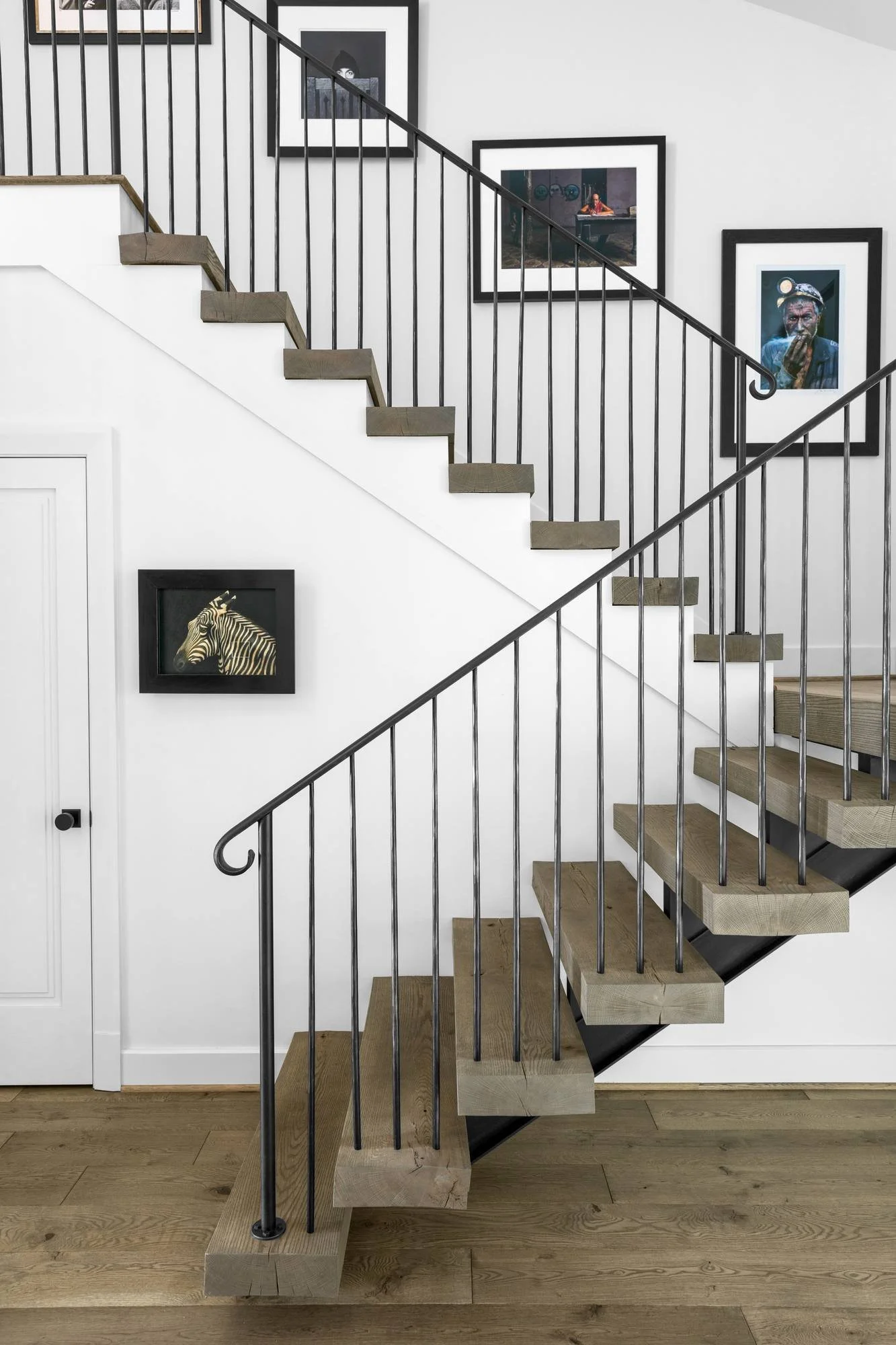 millwalk-atlanta-residential-interior-design-staircase-floating-oak-treads-art-gallery-wall.jpg