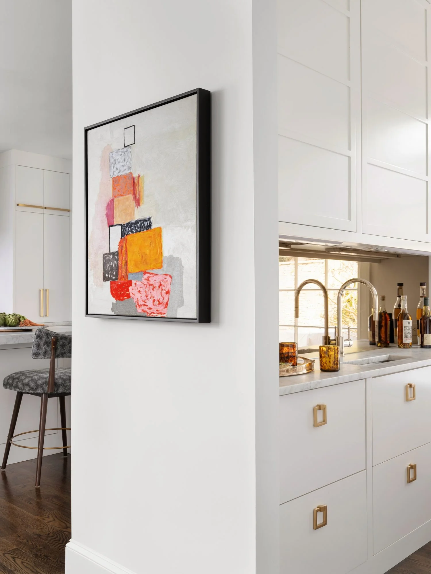 Peachtree-Battle-kitchen-bar-abstract-art-brass-hardware-white-cabinets.jpg